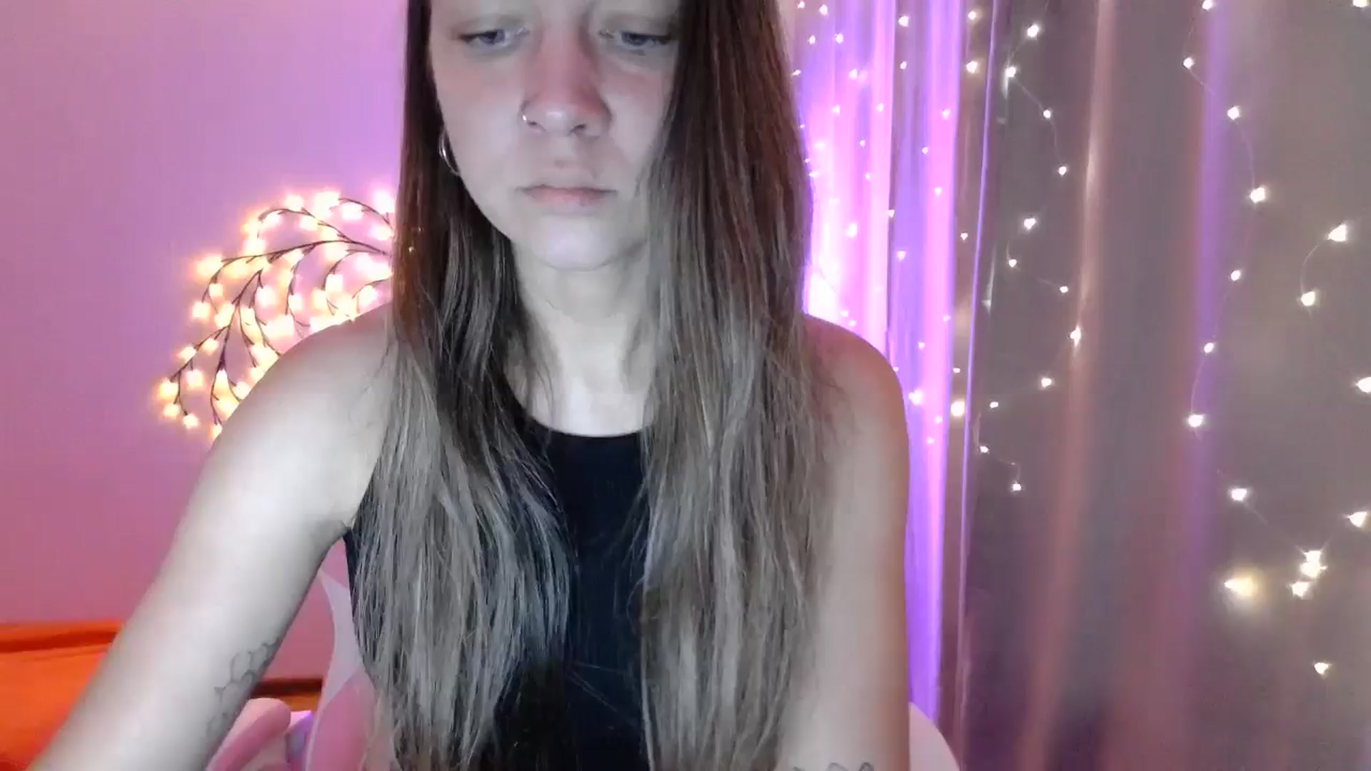 Gallery image thumbnail from Qi_ra's myfreecams stream on, 05/03/2025, 11:15 image 16 of 20