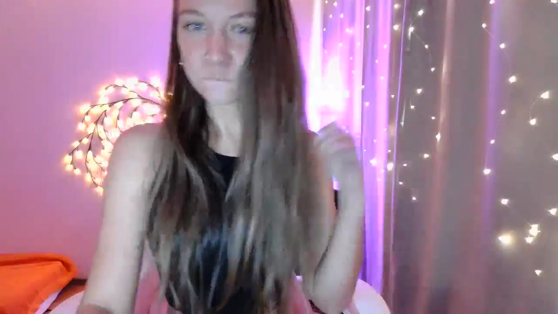 Gallery image thumbnail from Qi_ra's myfreecams stream on, 05/03/2025, 11:15 image 11 of 20