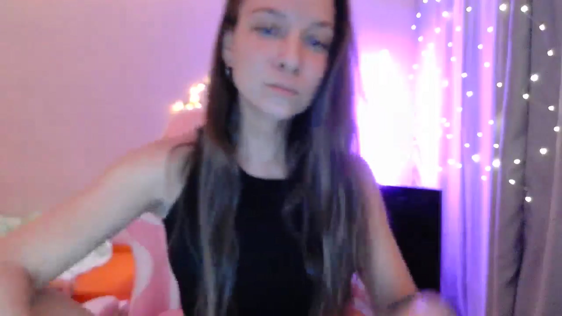 Gallery image thumbnail from Qi_ra's myfreecams stream on, 05/03/2025, 18:35 image 14 of 20