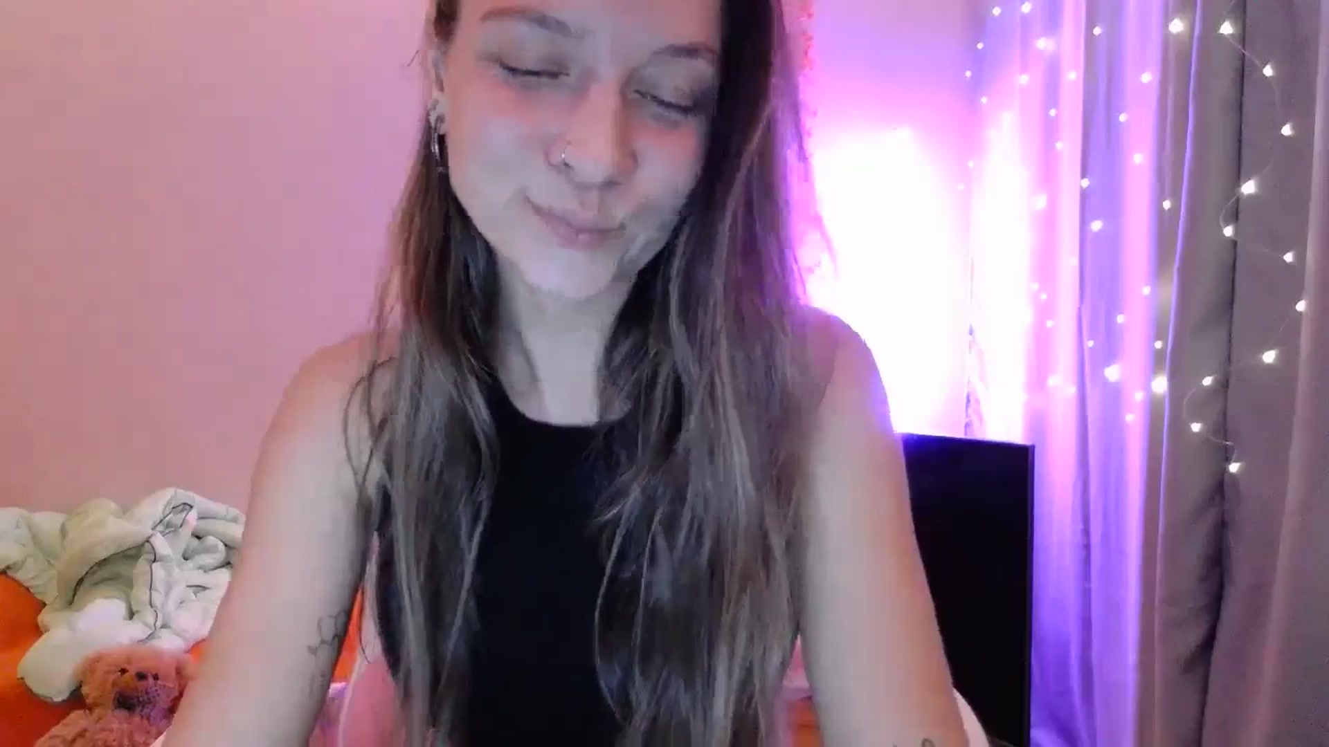 Gallery image thumbnail from Qi_ra's myfreecams stream on, 05/03/2025, 18:35 image 15 of 20