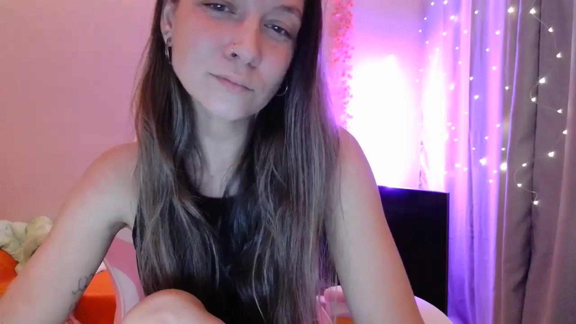 Gallery image thumbnail from Qi_ra's myfreecams stream on, 05/03/2025, 18:35 image 8 of 20