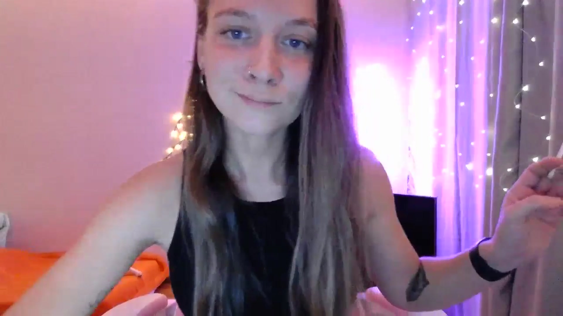 Gallery image thumbnail from Qi_ra's myfreecams stream on, 05/03/2025, 19:05 image 2 of 20