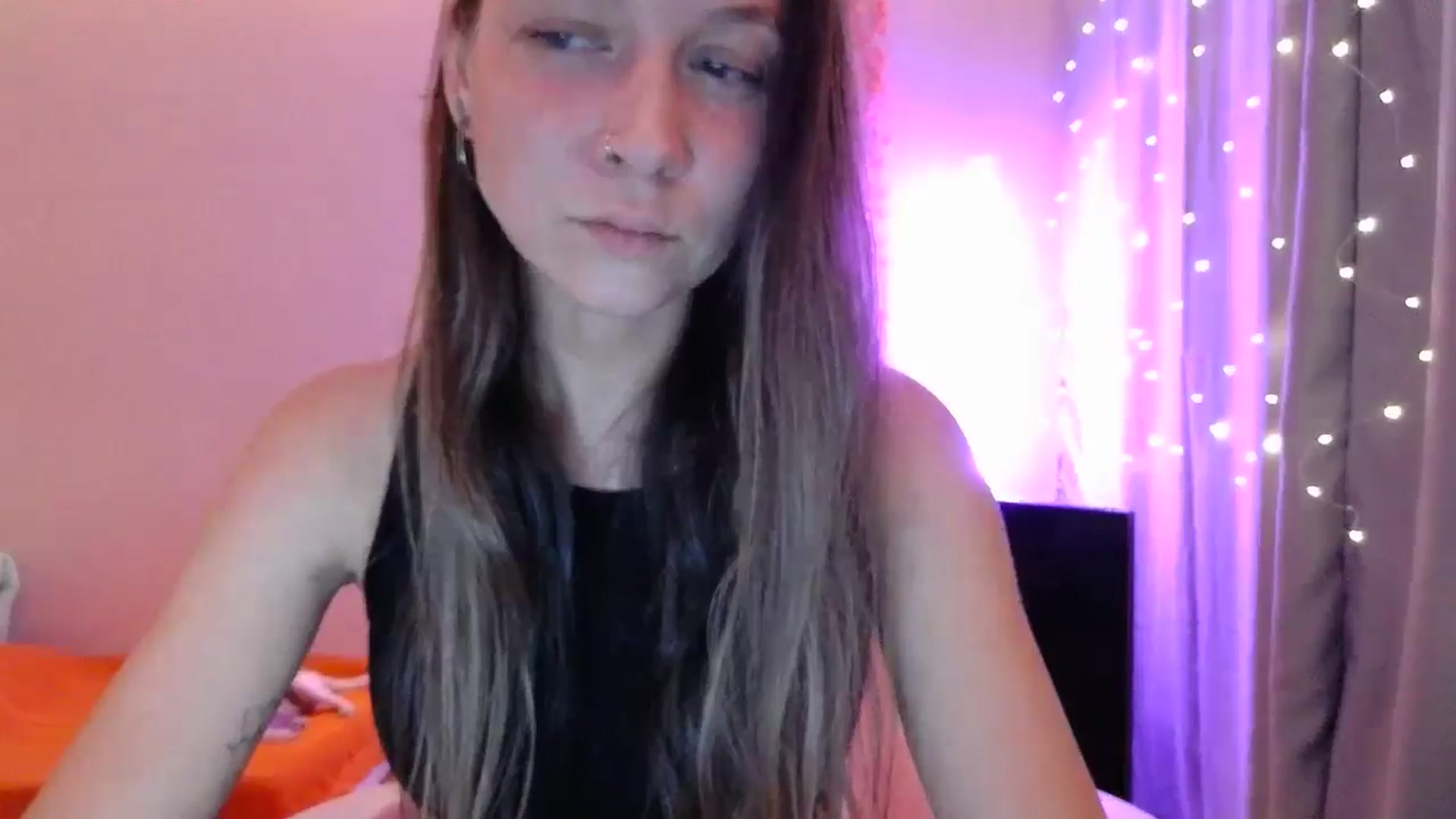 Gallery image thumbnail from Qi_ra's myfreecams stream on, 05/03/2025, 19:05 image 14 of 20