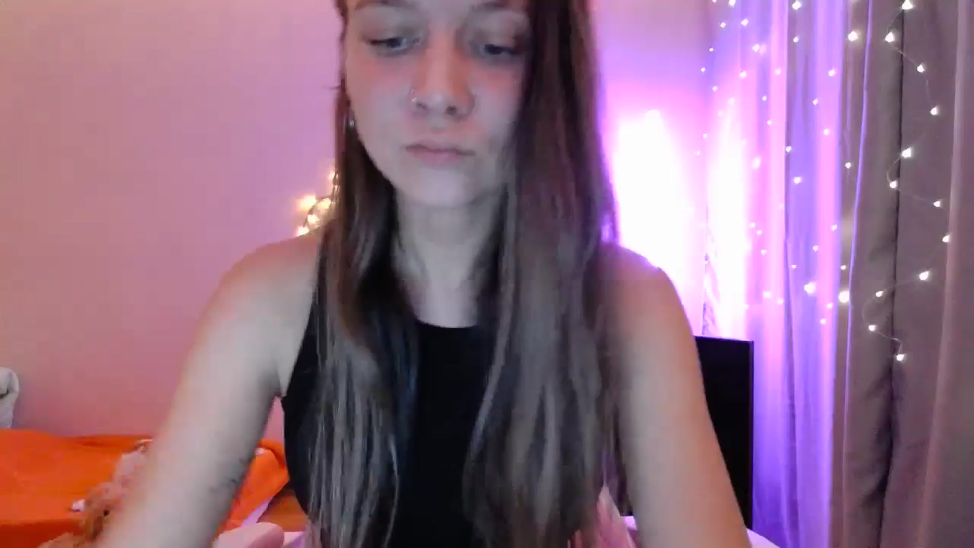 Gallery image thumbnail from Qi_ra's myfreecams stream on, 05/03/2025, 19:05 image 10 of 20