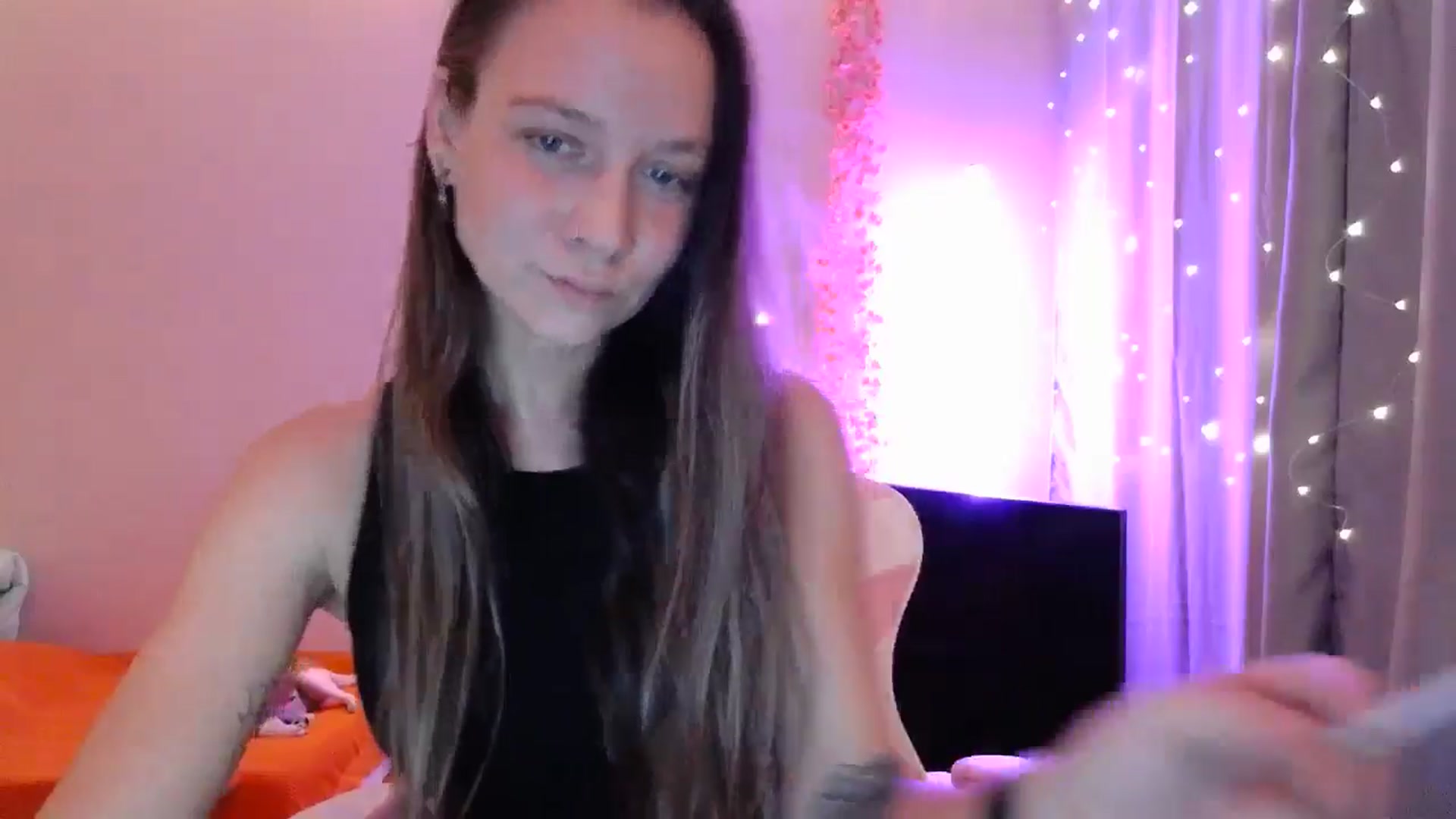 Gallery image thumbnail from Qi_ra's myfreecams stream on, 05/03/2025, 19:05 image 6 of 20