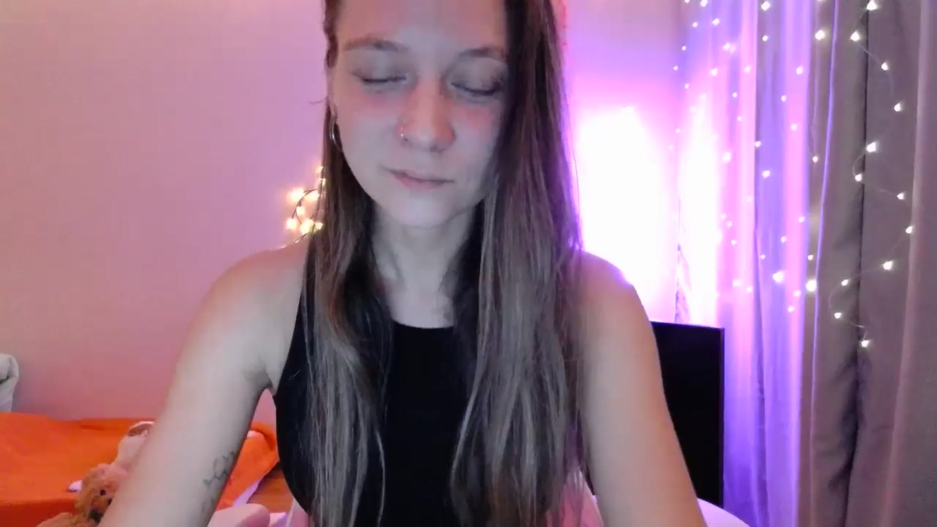 Gallery image thumbnail from Qi_ra's myfreecams stream on, 05/03/2025, 19:05 image 5 of 20