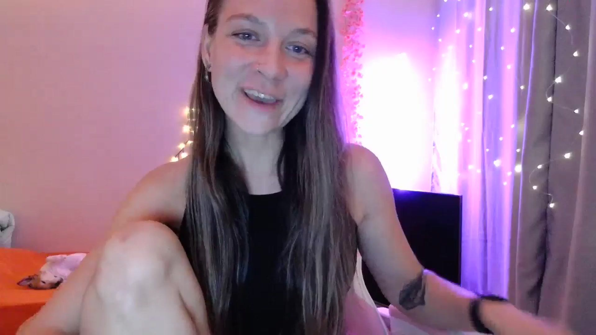 Gallery image thumbnail from Qi_ra's myfreecams stream on, 05/03/2025, 19:33 image 14 of 20