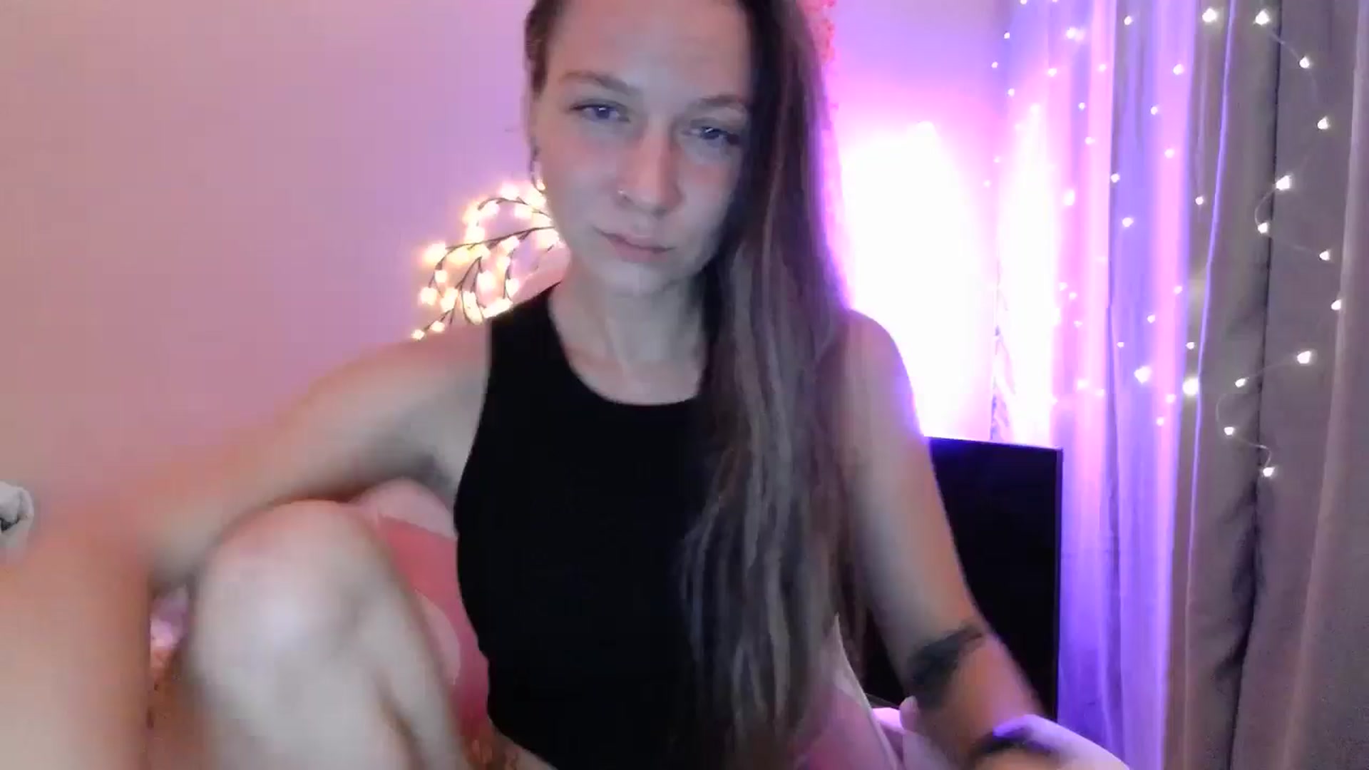 Gallery image thumbnail from Qi_ra's myfreecams stream on, 05/03/2025, 19:33 image 10 of 20