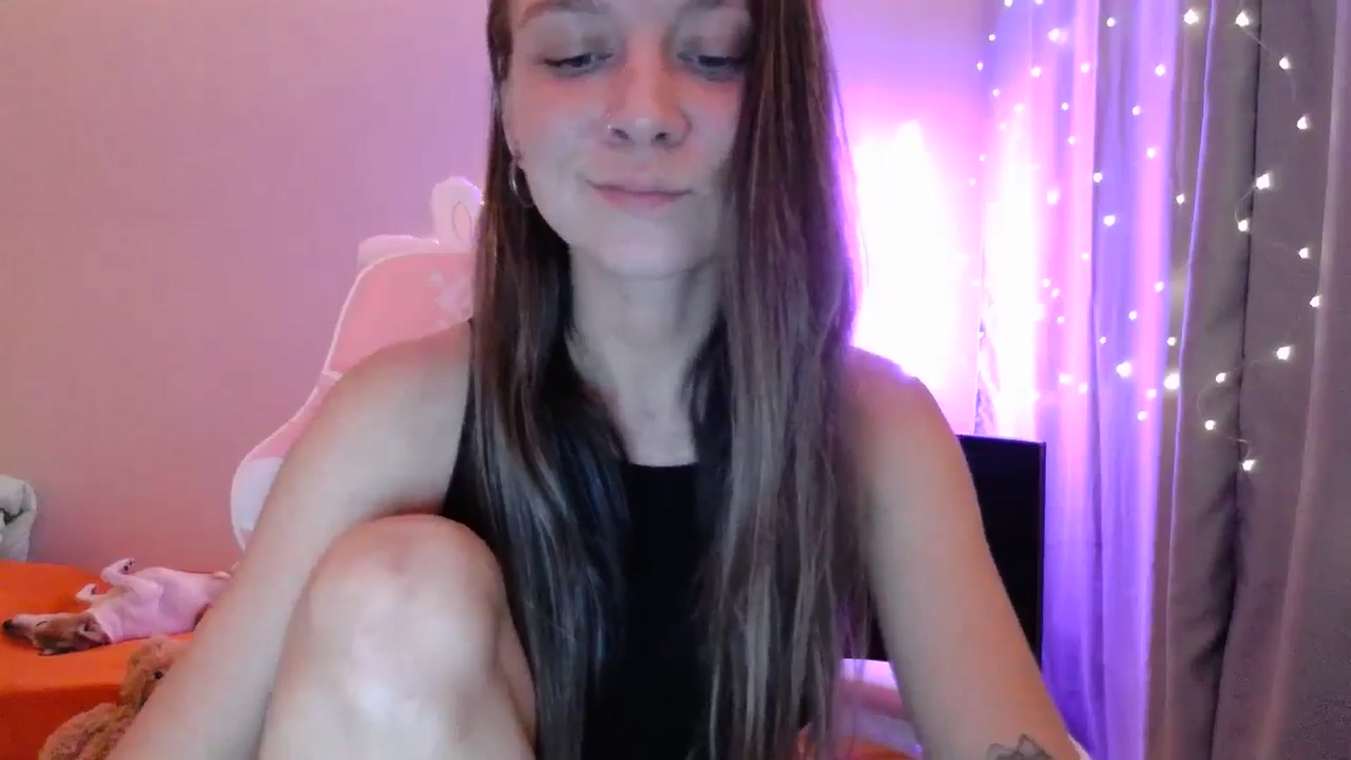 Gallery image thumbnail from Qi_ra's myfreecams stream on, 05/03/2025, 19:33 image 18 of 20