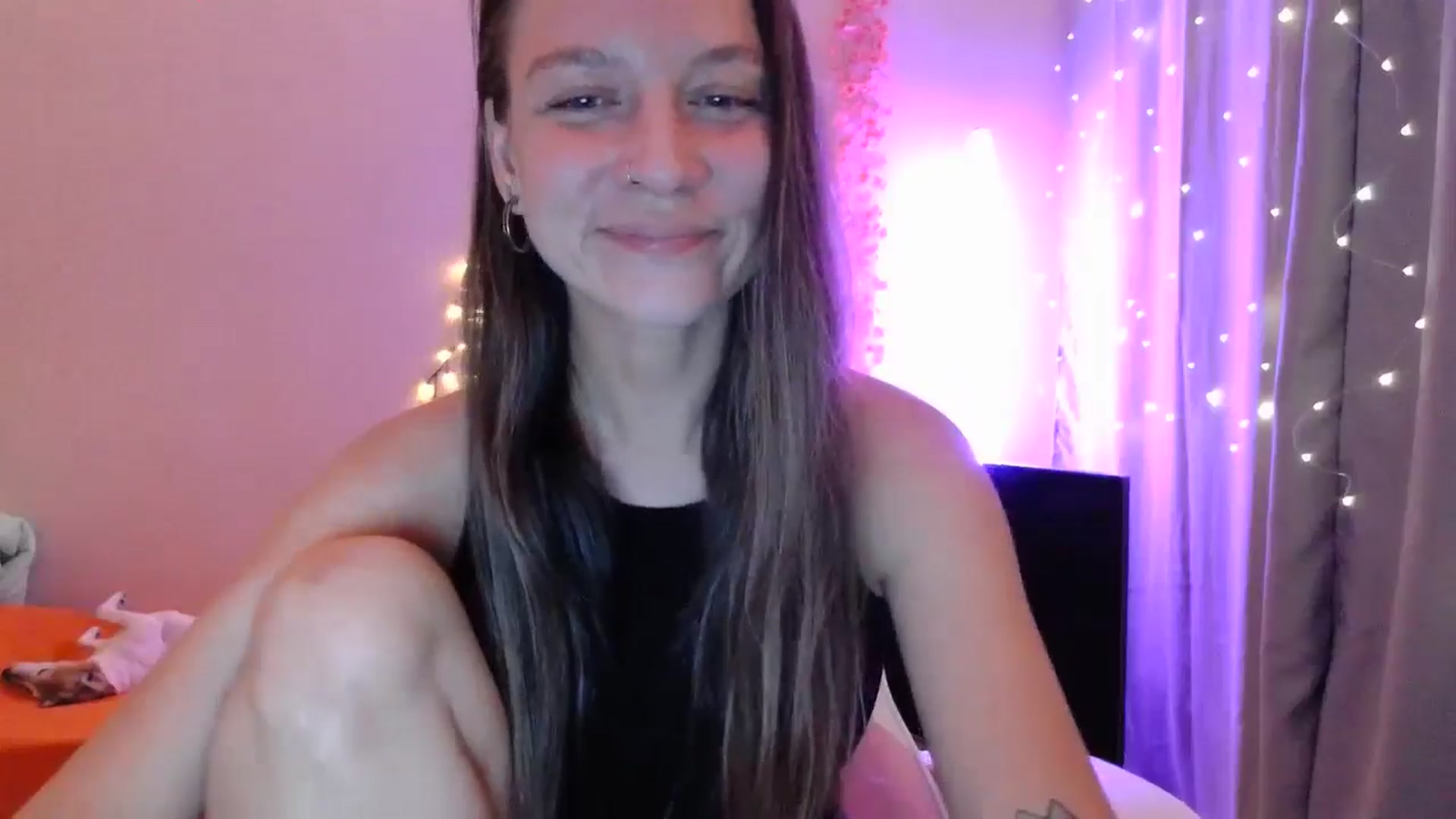 Gallery image thumbnail from Qi_ra's myfreecams stream on, 05/03/2025, 19:33 image 15 of 20