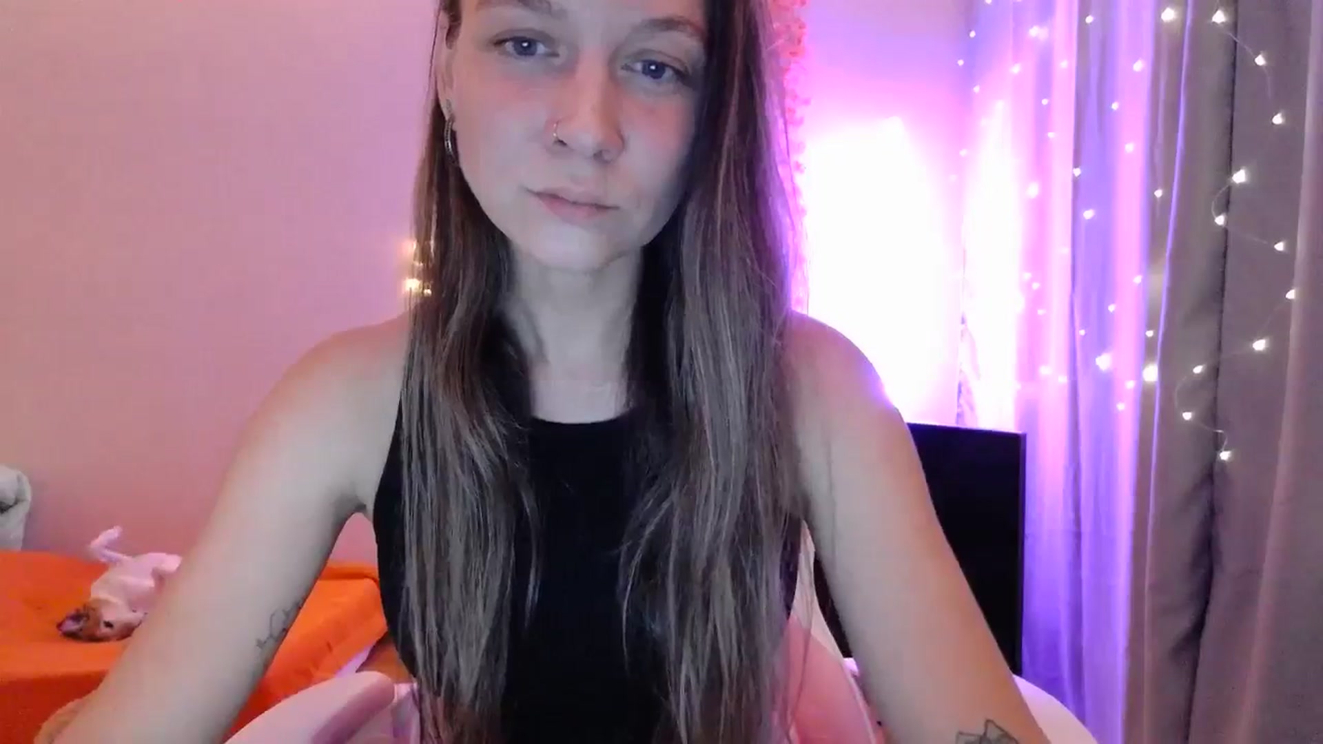 Gallery image thumbnail from Qi_ra's myfreecams stream on, 05/03/2025, 19:33 image 3 of 20