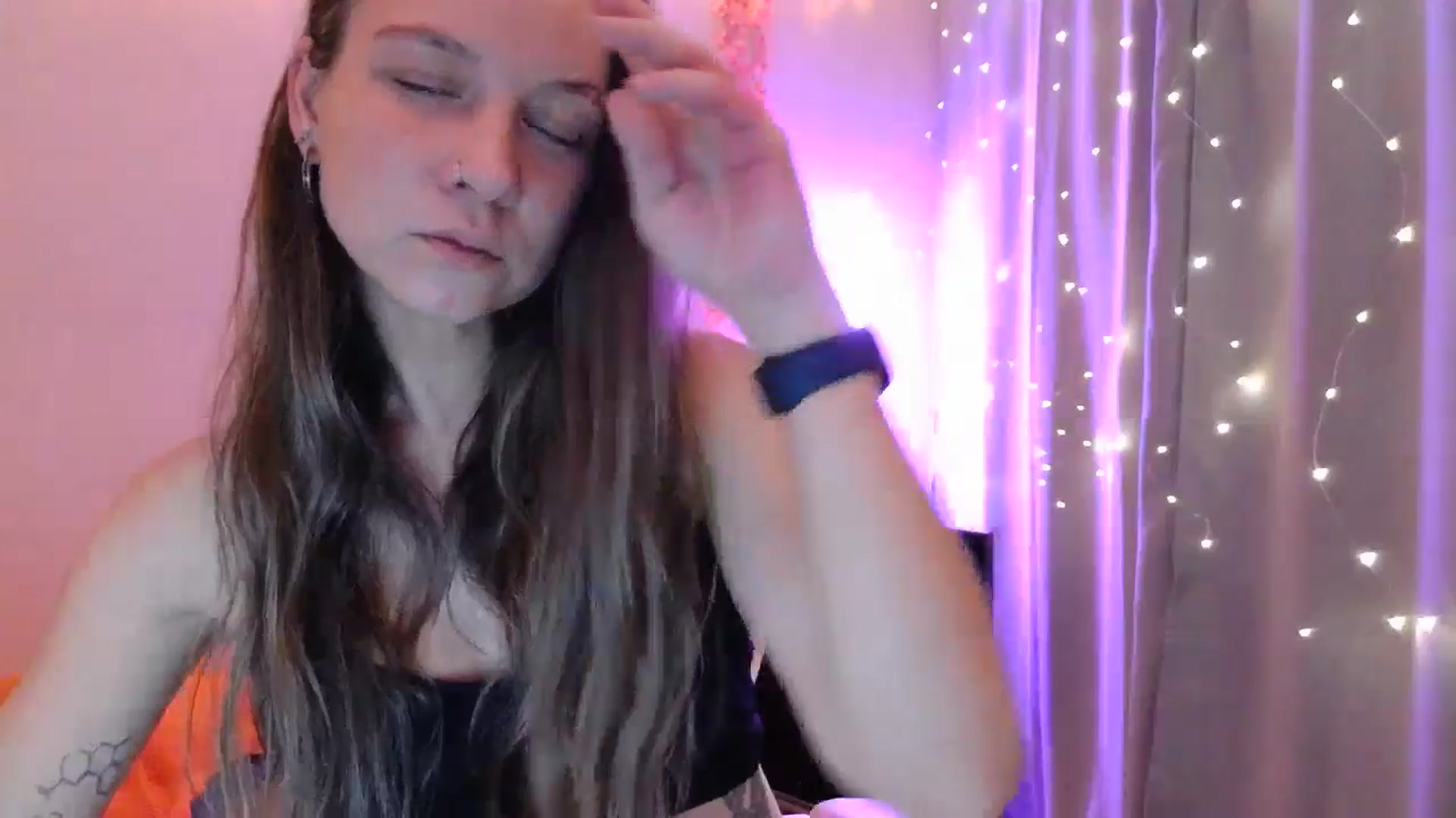Gallery image thumbnail from Qi_ra's myfreecams stream on, 05/04/2025, 19:20 image 18 of 20