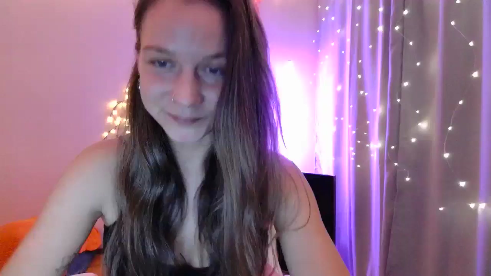 Gallery image thumbnail from Qi_ra's myfreecams stream on, 05/04/2025, 19:33 image 15 of 20