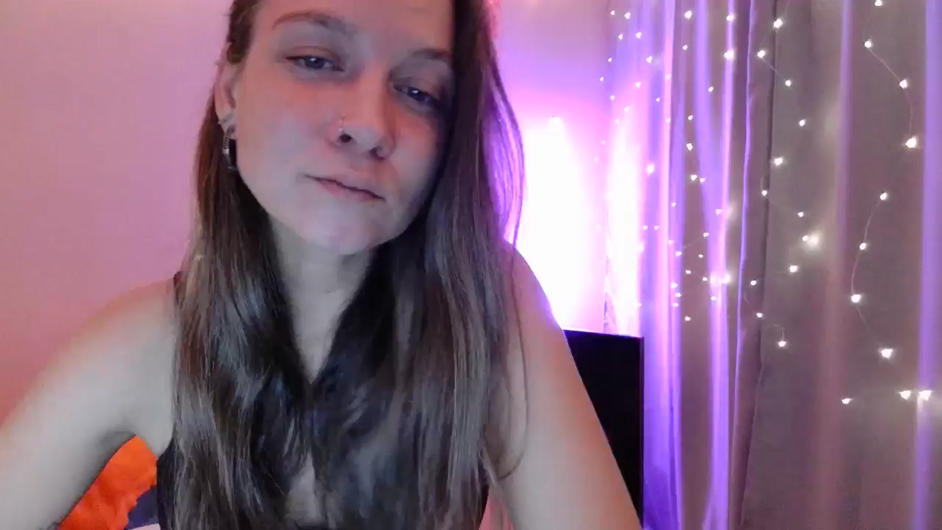 Gallery image thumbnail from Qi_ra's myfreecams stream on, 05/04/2025, 19:33 image 20 of 20