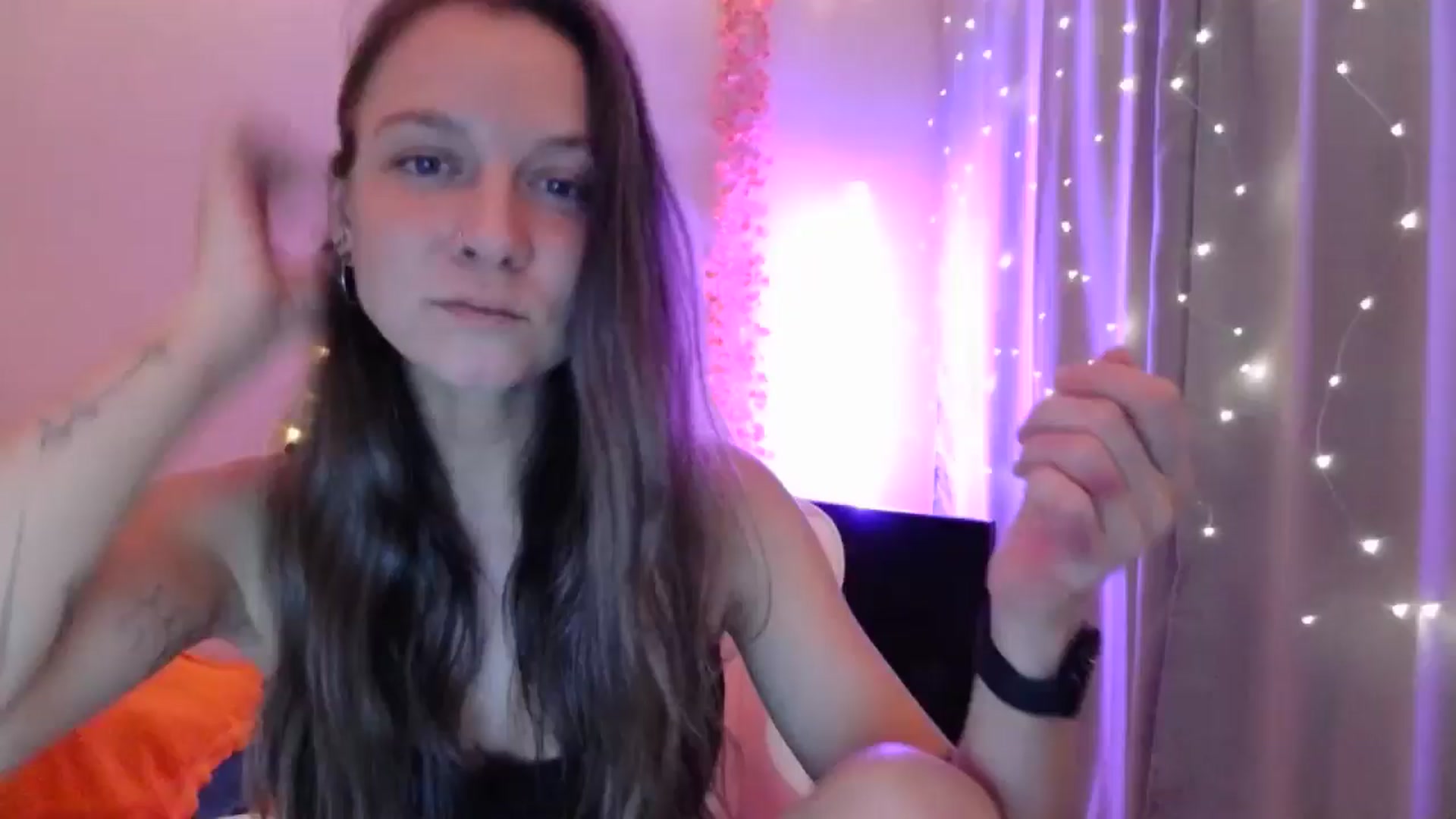 Gallery image thumbnail from Qi_ra's myfreecams stream on, 05/04/2025, 19:33 image 19 of 20