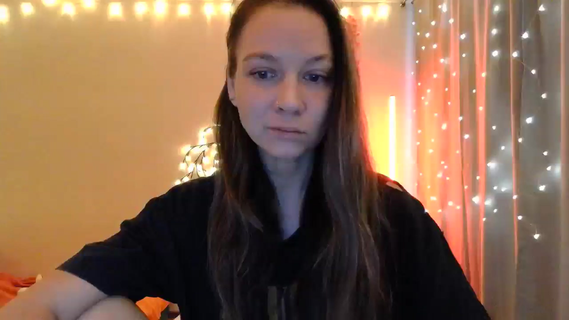 Gallery image thumbnail from Qi_ra's myfreecams stream on, 05/06/2025, 06:58 image 1 of 20
