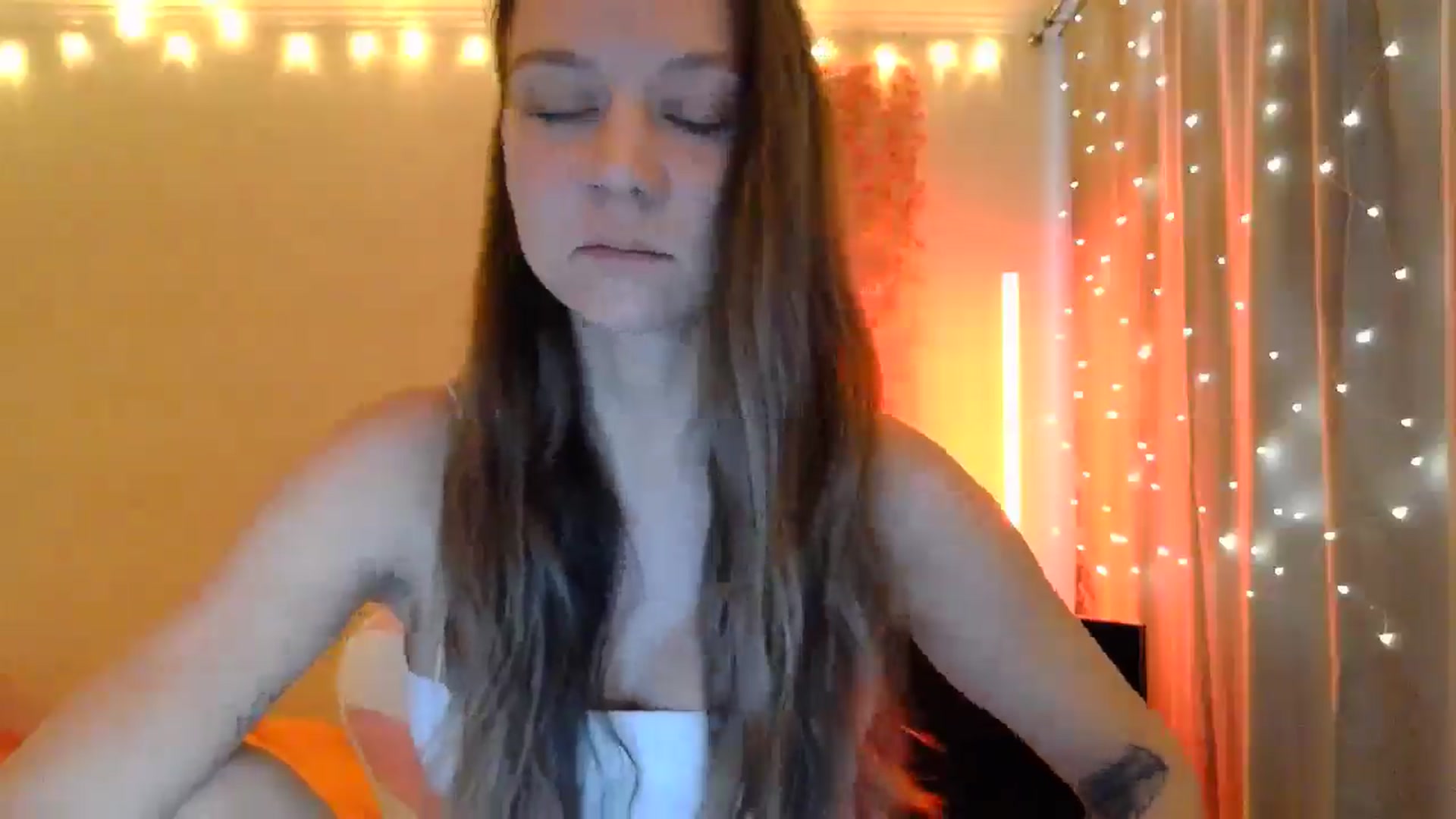 Gallery image thumbnail from Qi_ra's myfreecams stream on, 05/06/2025, 06:58 image 14 of 20