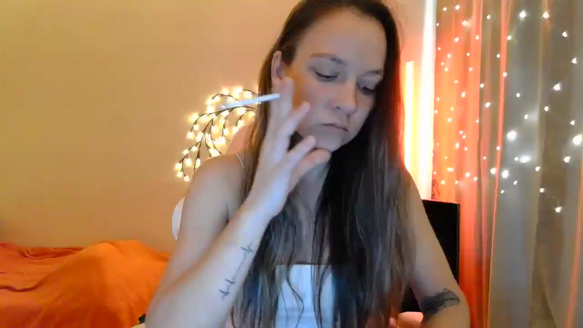 Gallery image thumbnail from Qi_ra's myfreecams stream on, 05/06/2025, 09:42 image 5 of 20