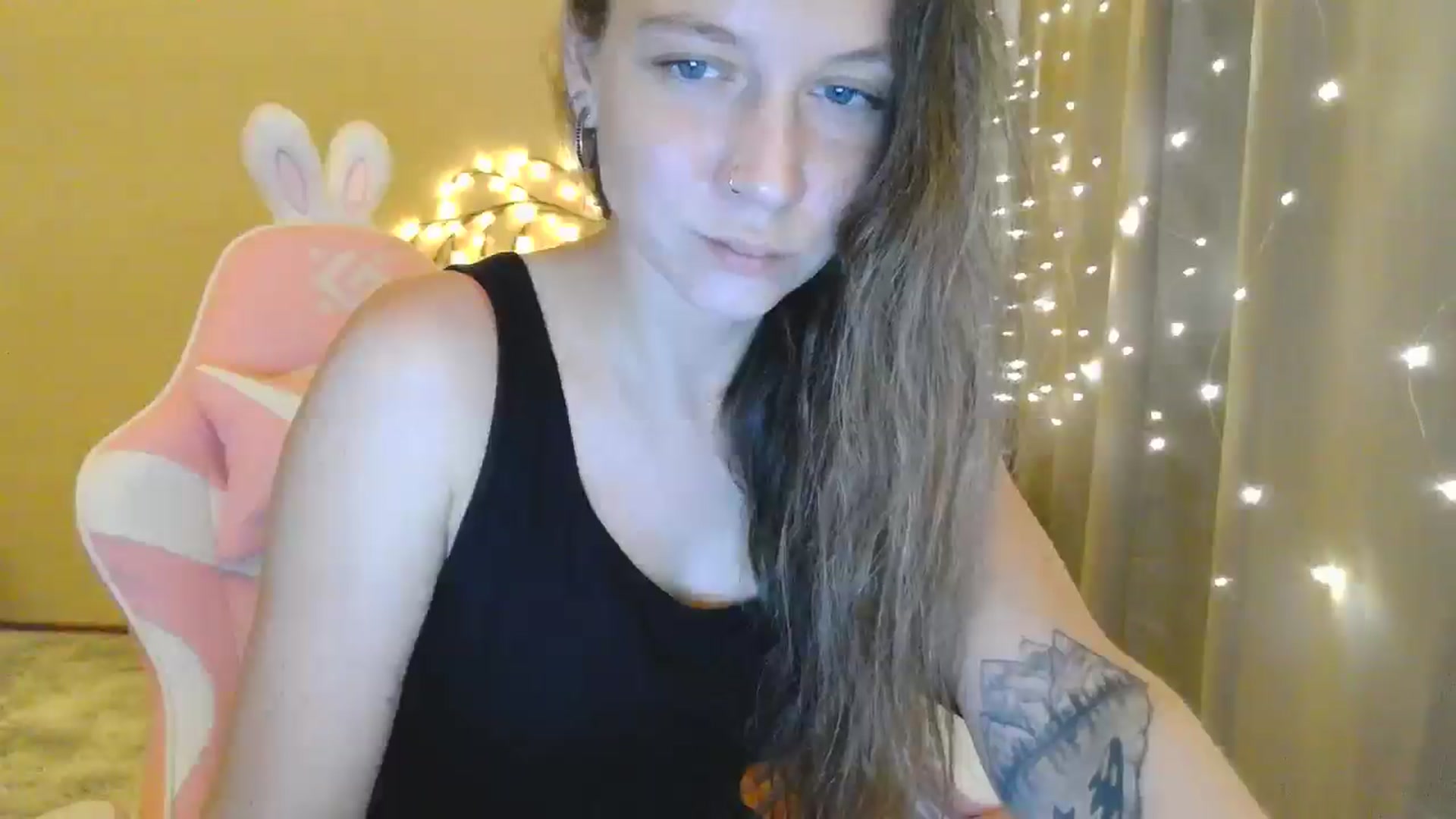 Gallery image thumbnail from Qi_ra's myfreecams stream on, 05/11/2025, 15:39 image 13 of 20