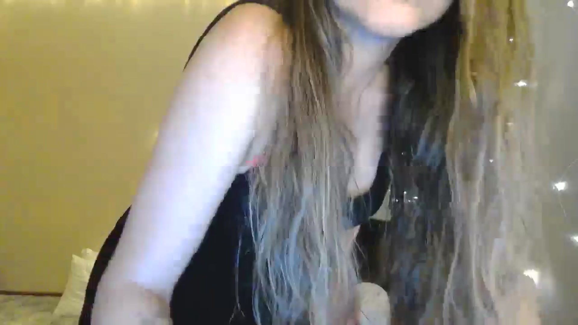 Gallery image thumbnail from Qi_ra's myfreecams stream on, 05/11/2025, 15:39 image 7 of 20