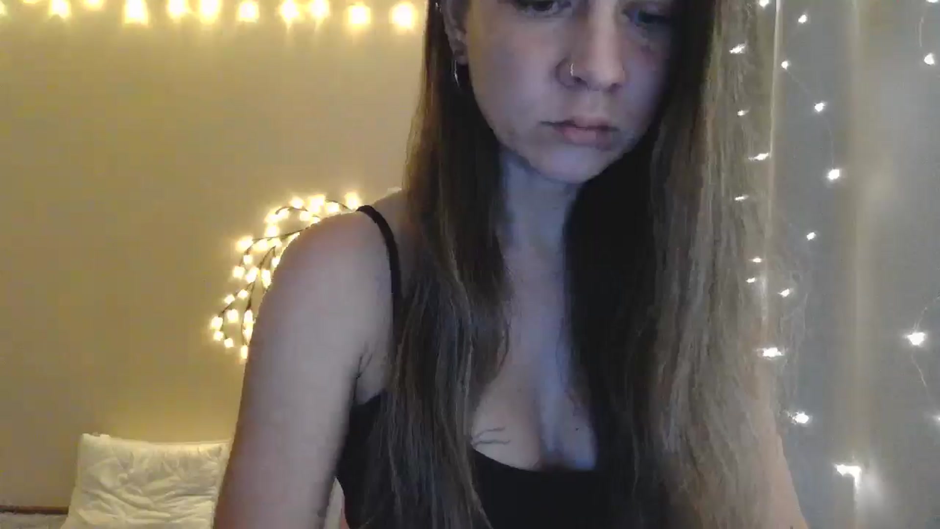 Gallery image thumbnail from Qi_ra's myfreecams stream on, 05/13/2025, 08:21 image 16 of 20