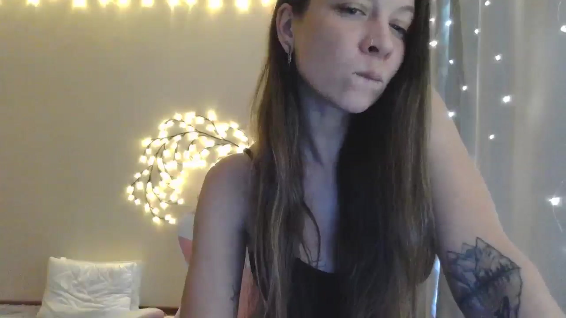 Gallery image thumbnail from Qi_ra's myfreecams stream on, 05/13/2025, 10:01 image 12 of 20