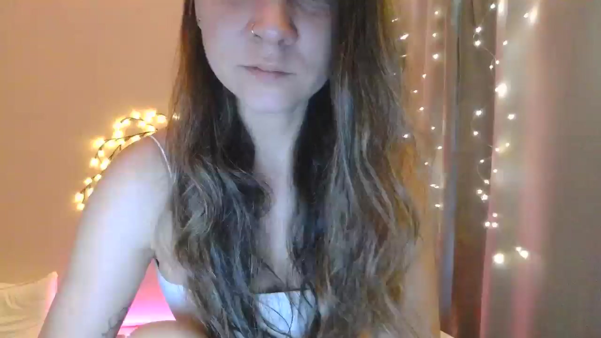 Gallery image thumbnail from Qi_ra's myfreecams stream on, 05/21/2025, 07:02 image 5 of 20