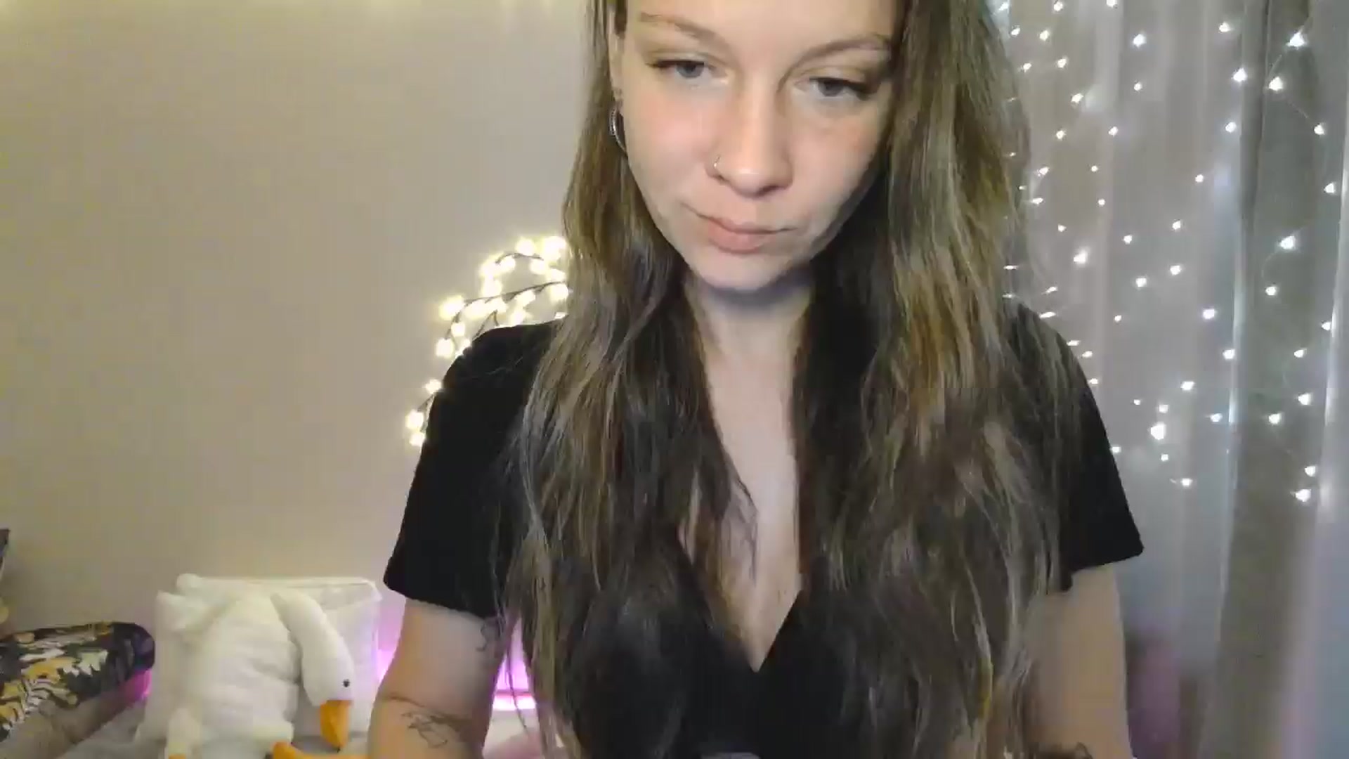 Gallery image thumbnail from Qi_ra's myfreecams stream on, 05/24/2025, 10:23 image 6 of 20