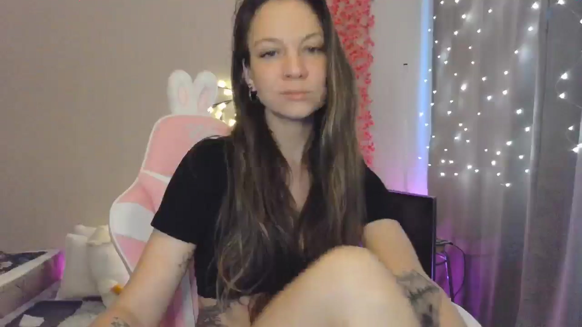 Gallery image thumbnail from Qi_ra's myfreecams stream on, 05/25/2025, 07:31 image 6 of 20