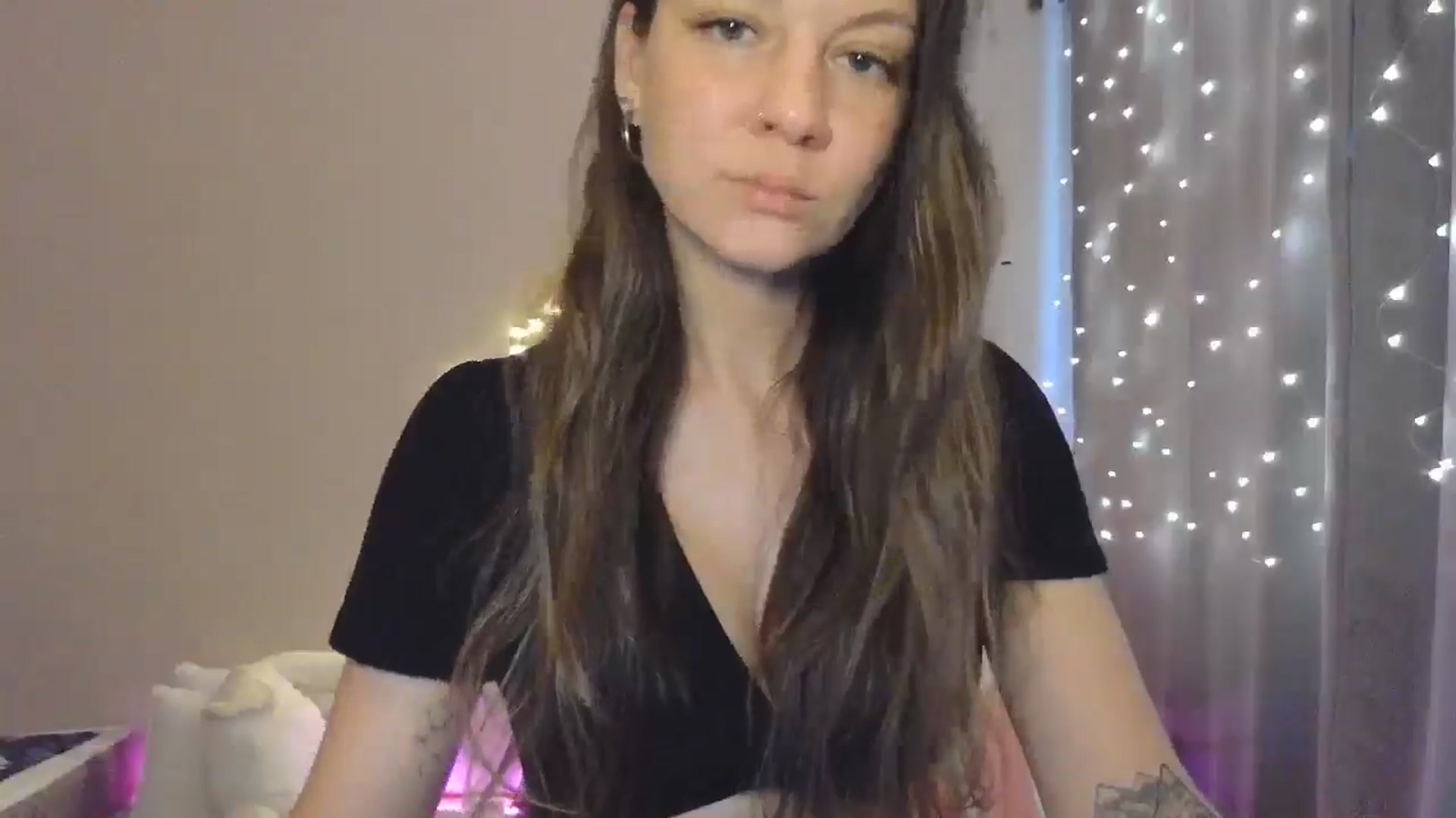 Gallery image thumbnail from Qi_ra's myfreecams stream on, 05/25/2025, 07:31 image 2 of 20