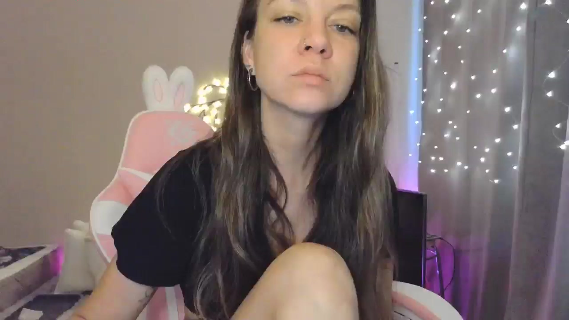 Gallery image thumbnail from Qi_ra's myfreecams stream on, 05/25/2025, 07:31 image 5 of 20