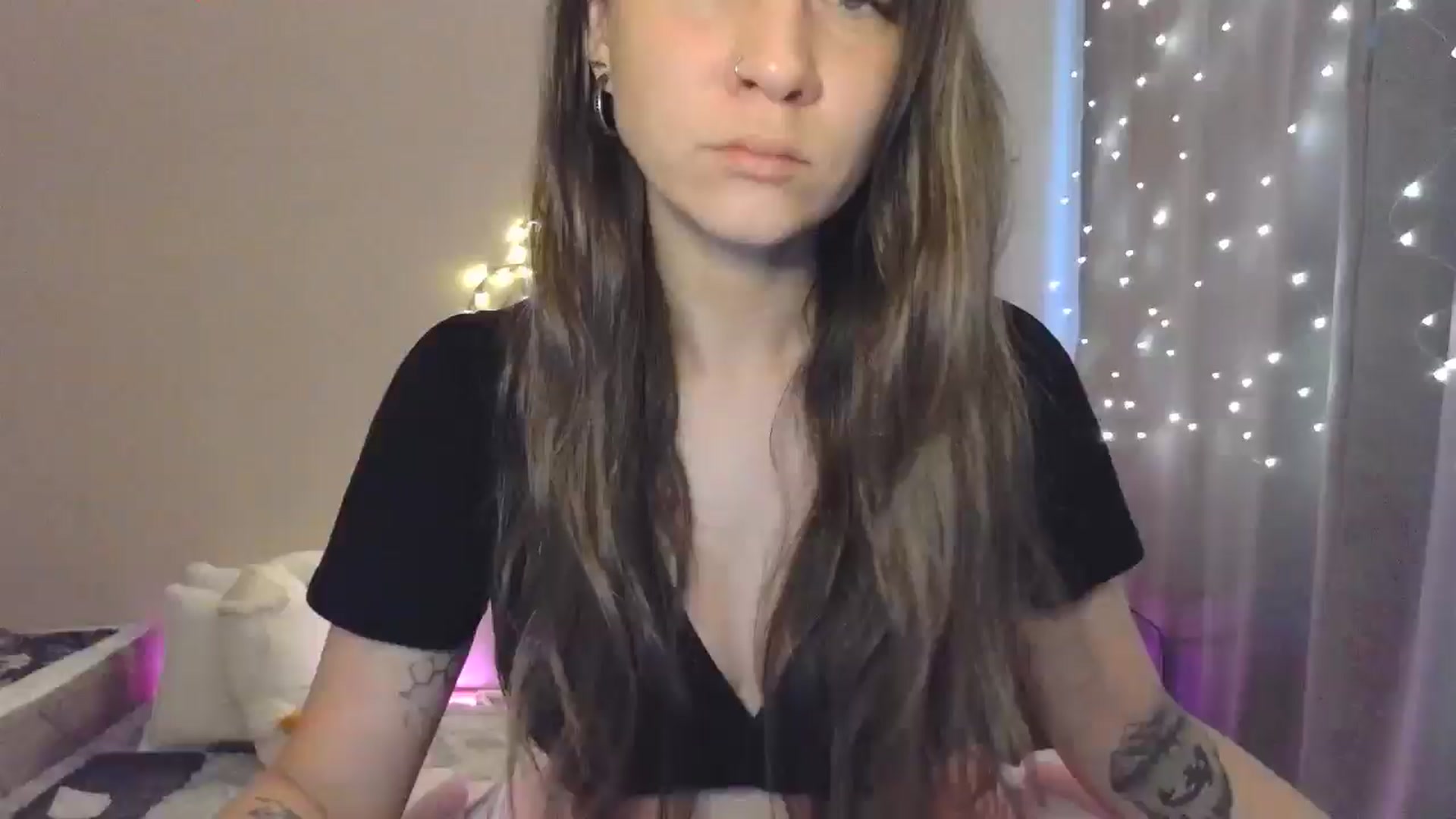 Gallery image thumbnail from Qi_ra's myfreecams stream on, 05/25/2025, 07:31 image 17 of 20
