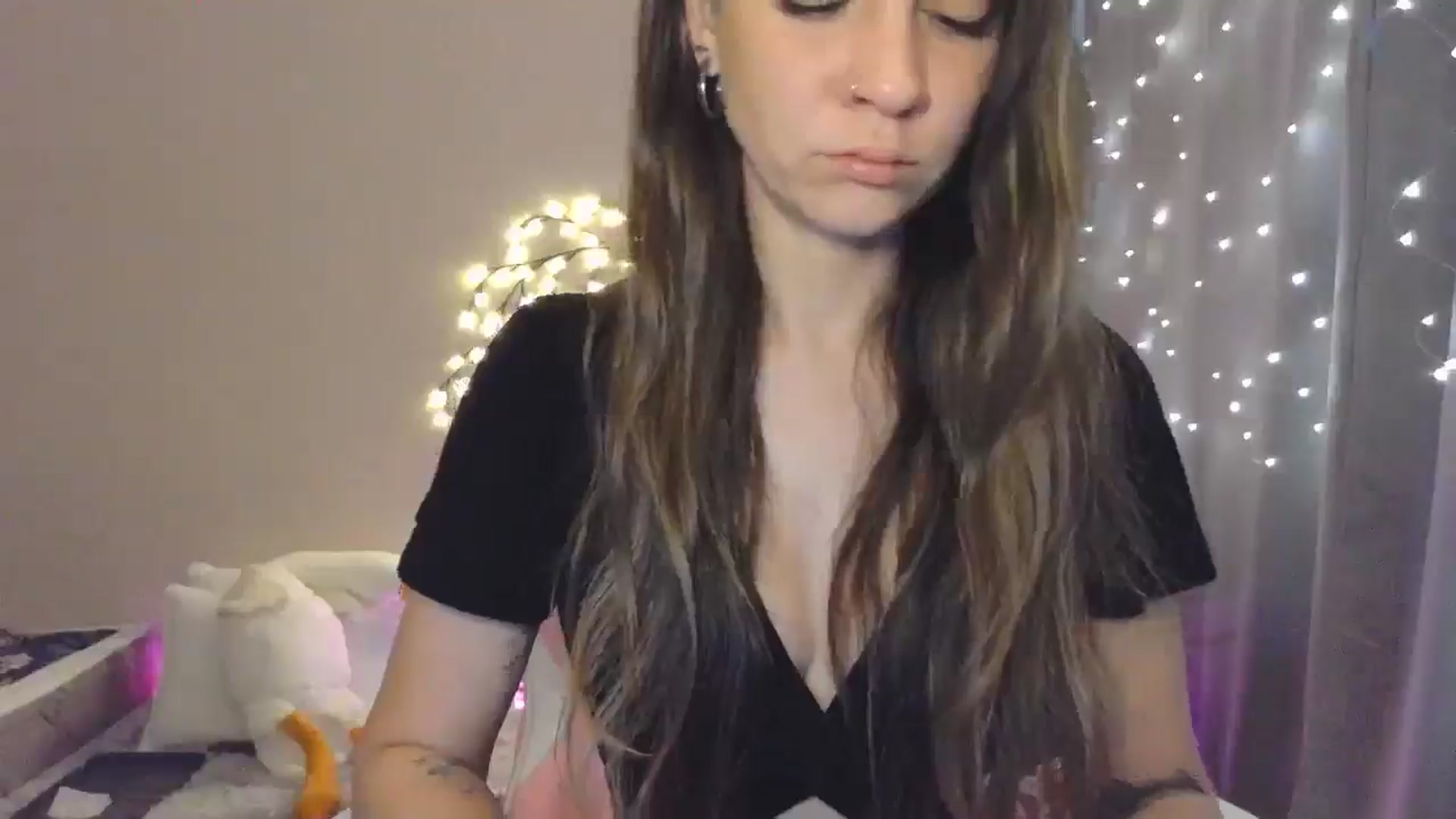 Gallery image thumbnail from Qi_ra's myfreecams stream on, 05/25/2025, 07:31 image 18 of 20