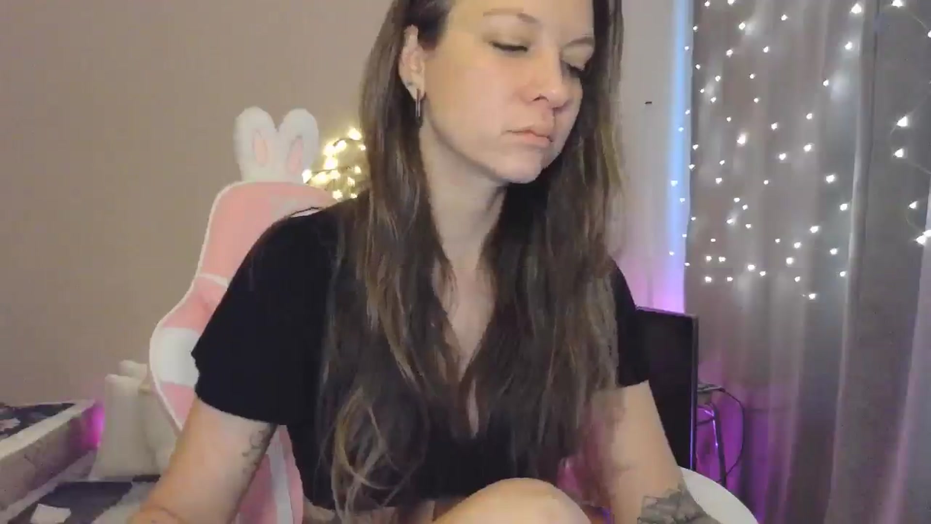 Gallery image thumbnail from Qi_ra's myfreecams stream on, 05/25/2025, 07:31 image 7 of 20