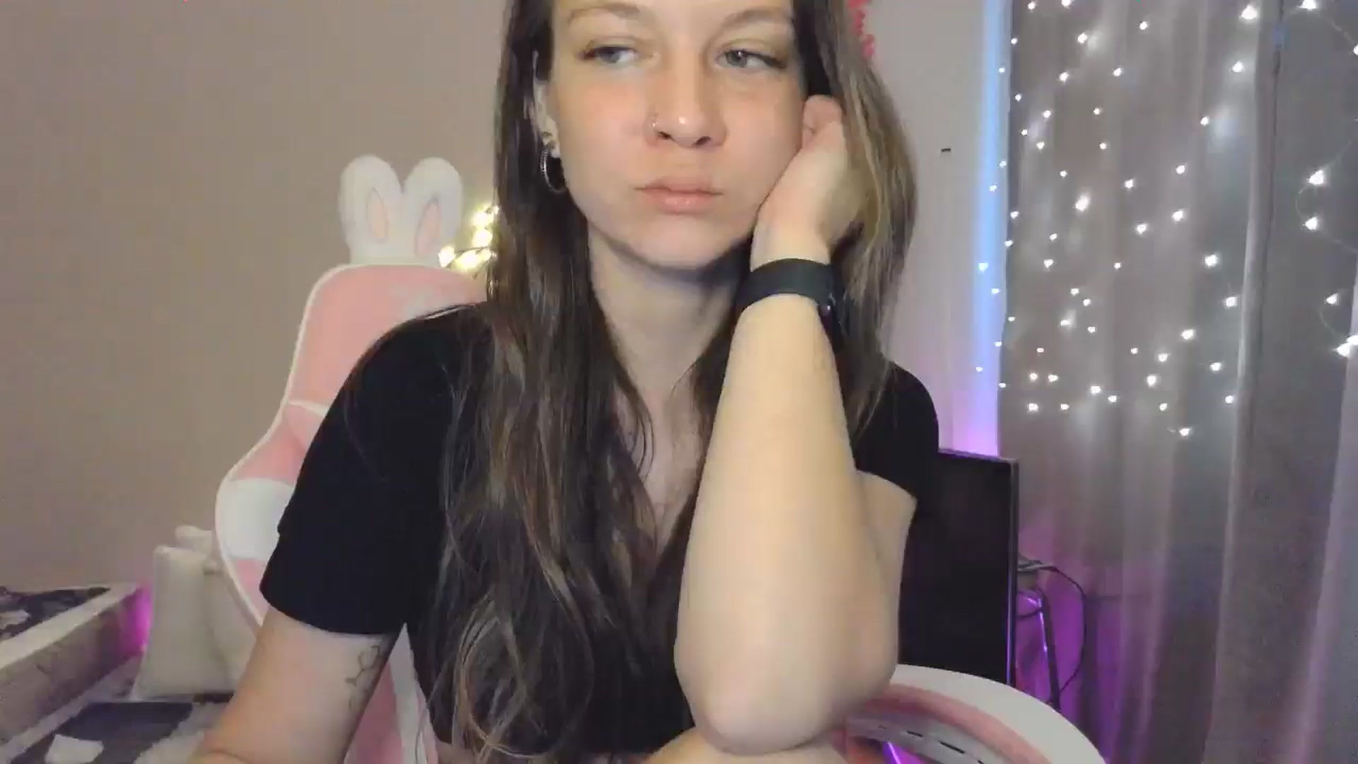 Gallery image thumbnail from Qi_ra's myfreecams stream on, 05/25/2025, 07:31 image 8 of 20