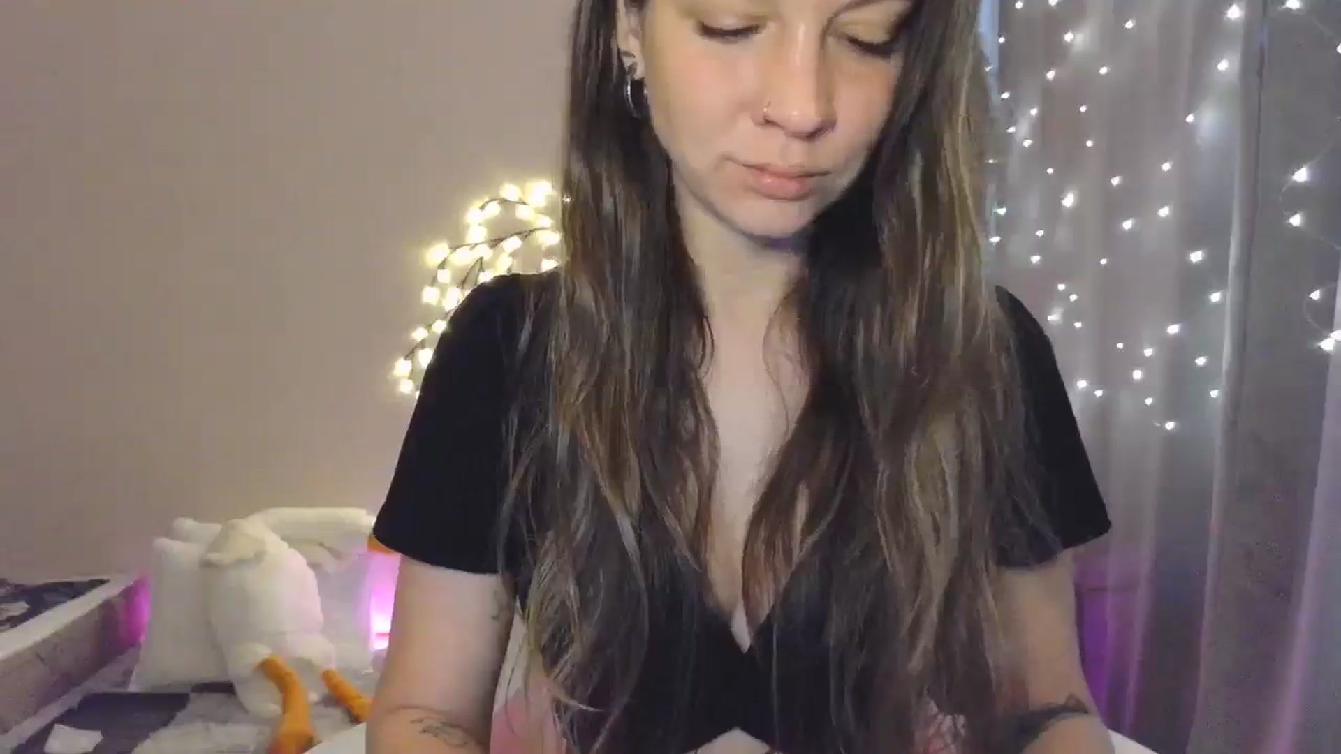 Gallery image thumbnail from Qi_ra's myfreecams stream on, 05/25/2025, 07:31 image 19 of 20
