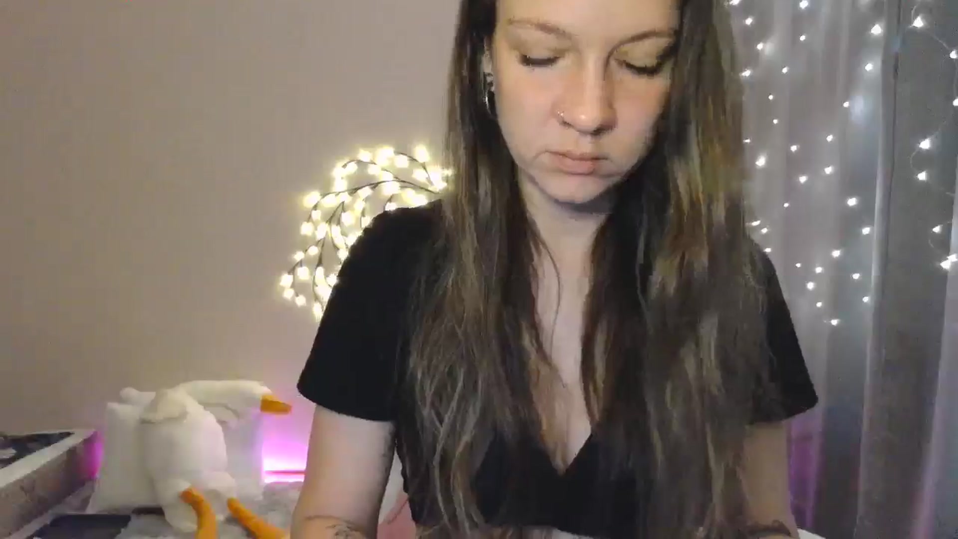 Gallery image thumbnail from Qi_ra's myfreecams stream on, 05/25/2025, 08:15 image 19 of 20