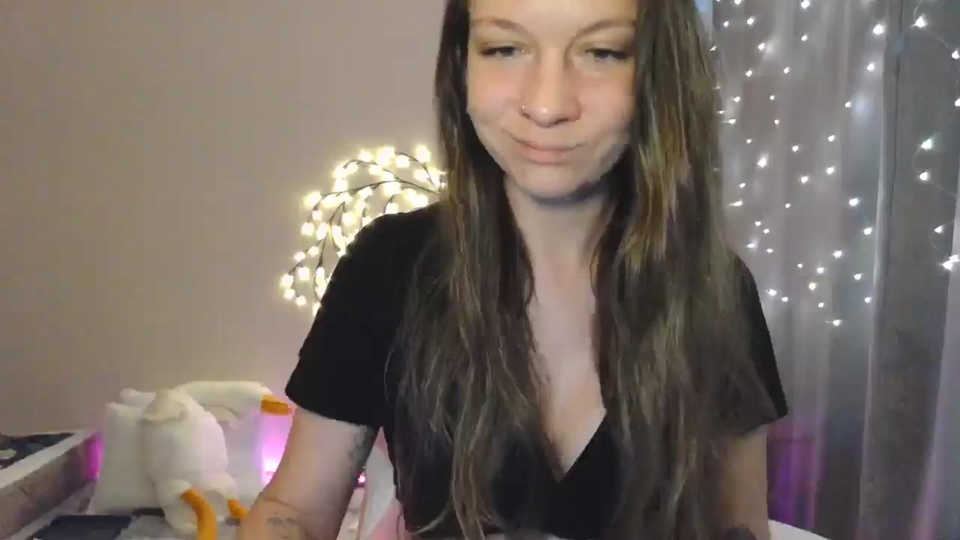 Gallery image thumbnail from Qi_ra's myfreecams stream on, 05/25/2025, 08:15 image 16 of 20