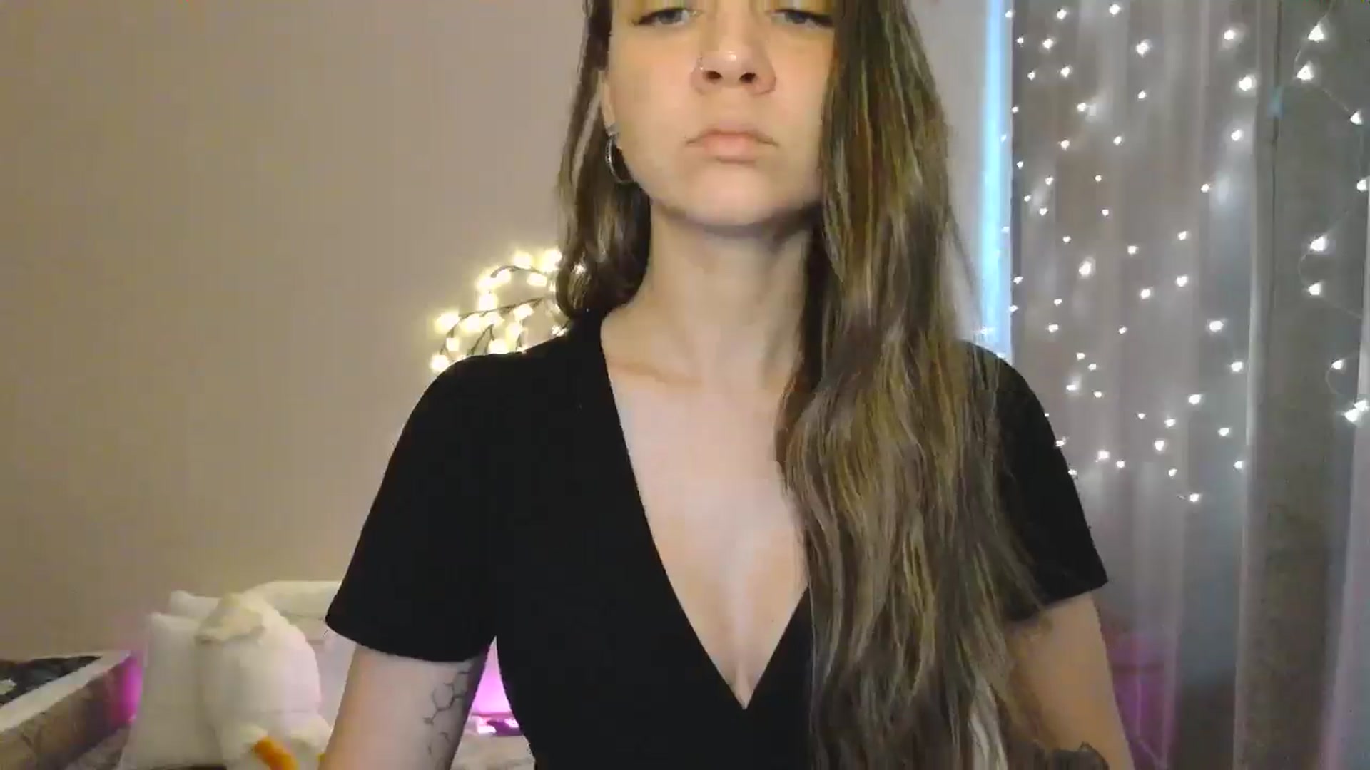 Gallery image thumbnail from Qi_ra's myfreecams stream on, 05/25/2025, 09:12 image 17 of 20