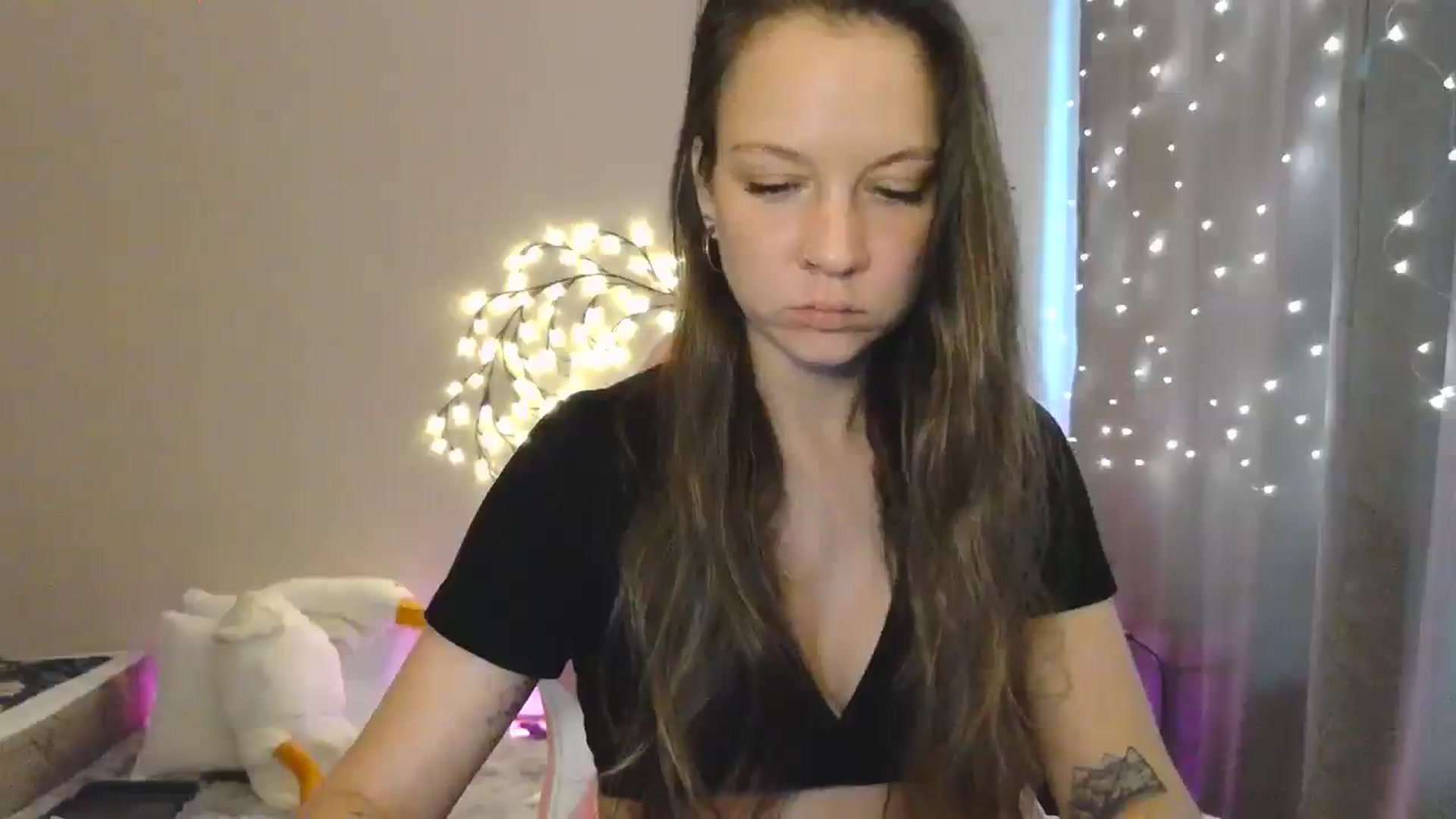 Gallery image thumbnail from Qi_ra's myfreecams stream on, 05/25/2025, 09:12 image 8 of 20