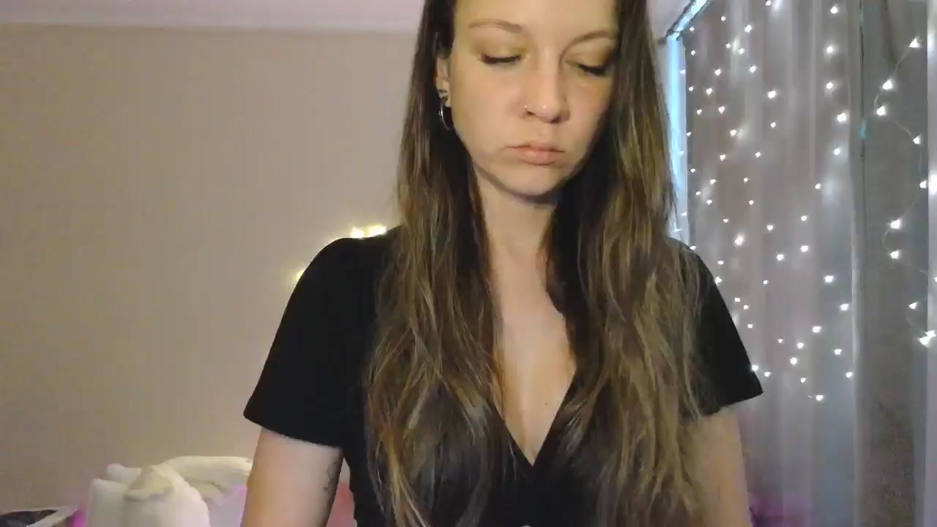 Gallery image thumbnail from Qi_ra's myfreecams stream on, 05/25/2025, 09:12 image 14 of 20