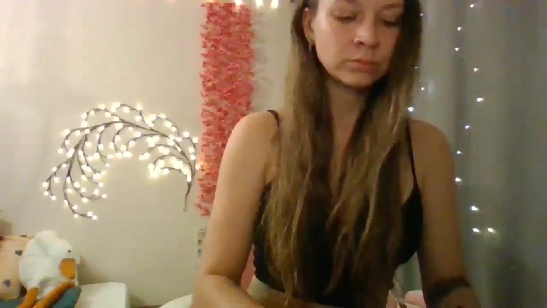 Gallery image thumbnail from Qi_ra's myfreecams stream on, 06/09/2025, 17:37 image 14 of 20