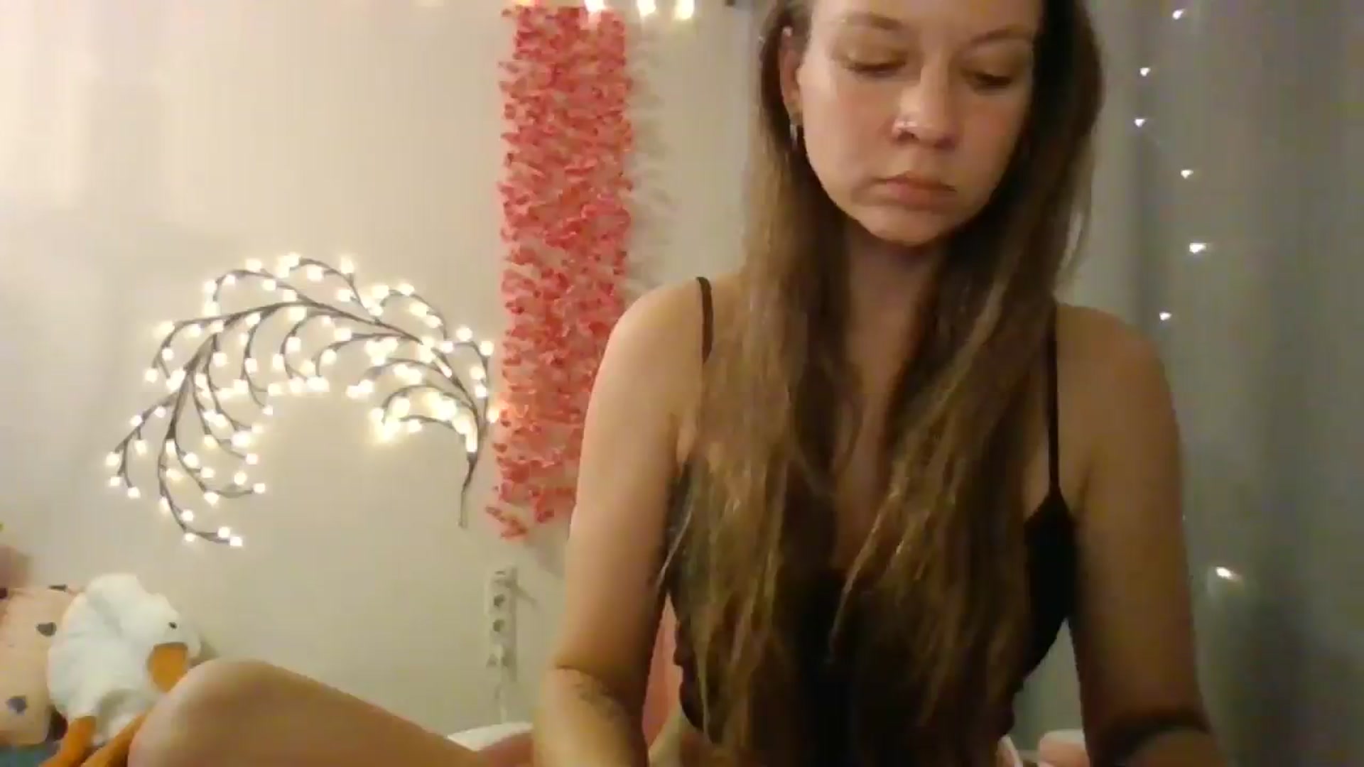 Gallery image thumbnail from Qi_ra's myfreecams stream on, 06/09/2025, 17:37 image 10 of 20