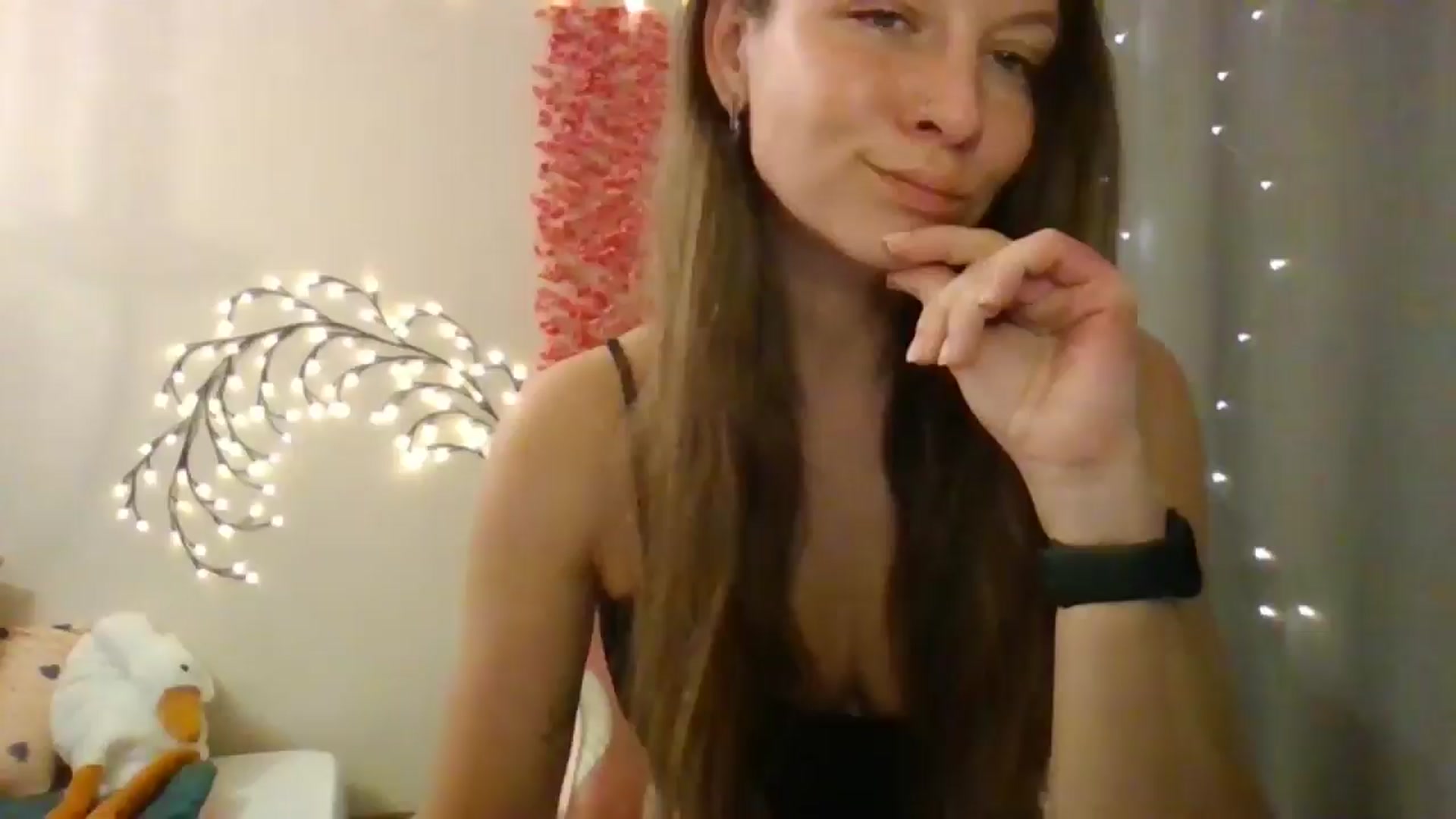 Gallery image thumbnail from Qi_ra's myfreecams stream on, 06/09/2025, 17:37 image 16 of 20