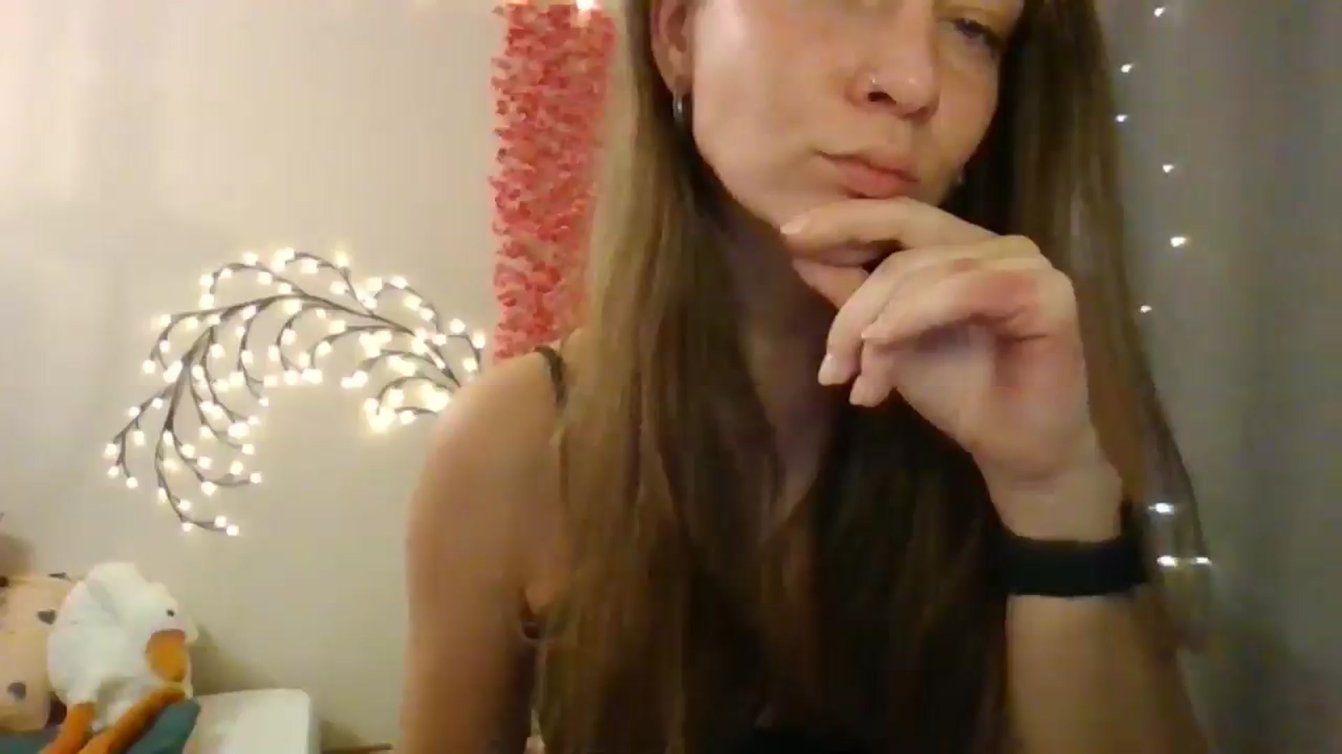 Gallery image thumbnail from Qi_ra's myfreecams stream on, 06/09/2025, 17:37 image 7 of 20