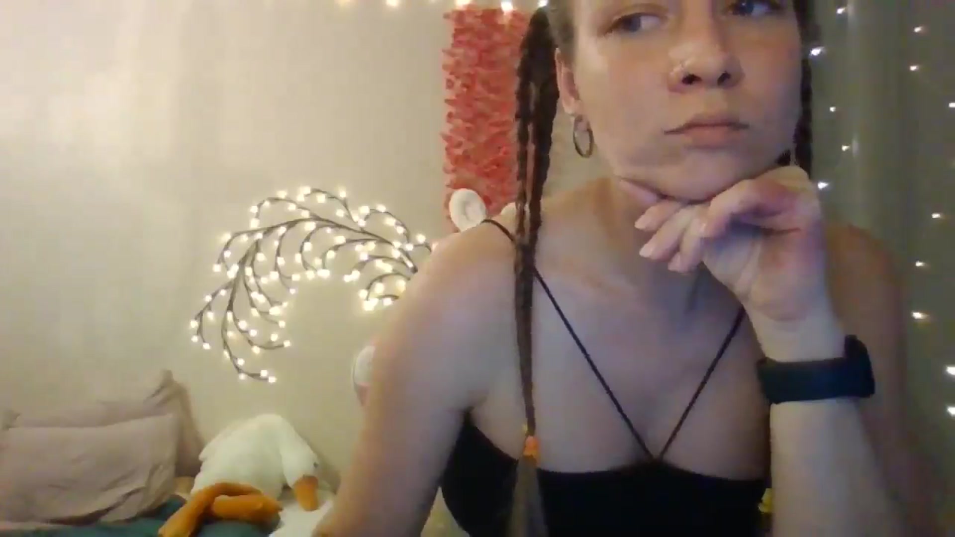 Gallery image thumbnail from Qi_ra's myfreecams stream on, 06/11/2025, 16:07 image 12 of 20