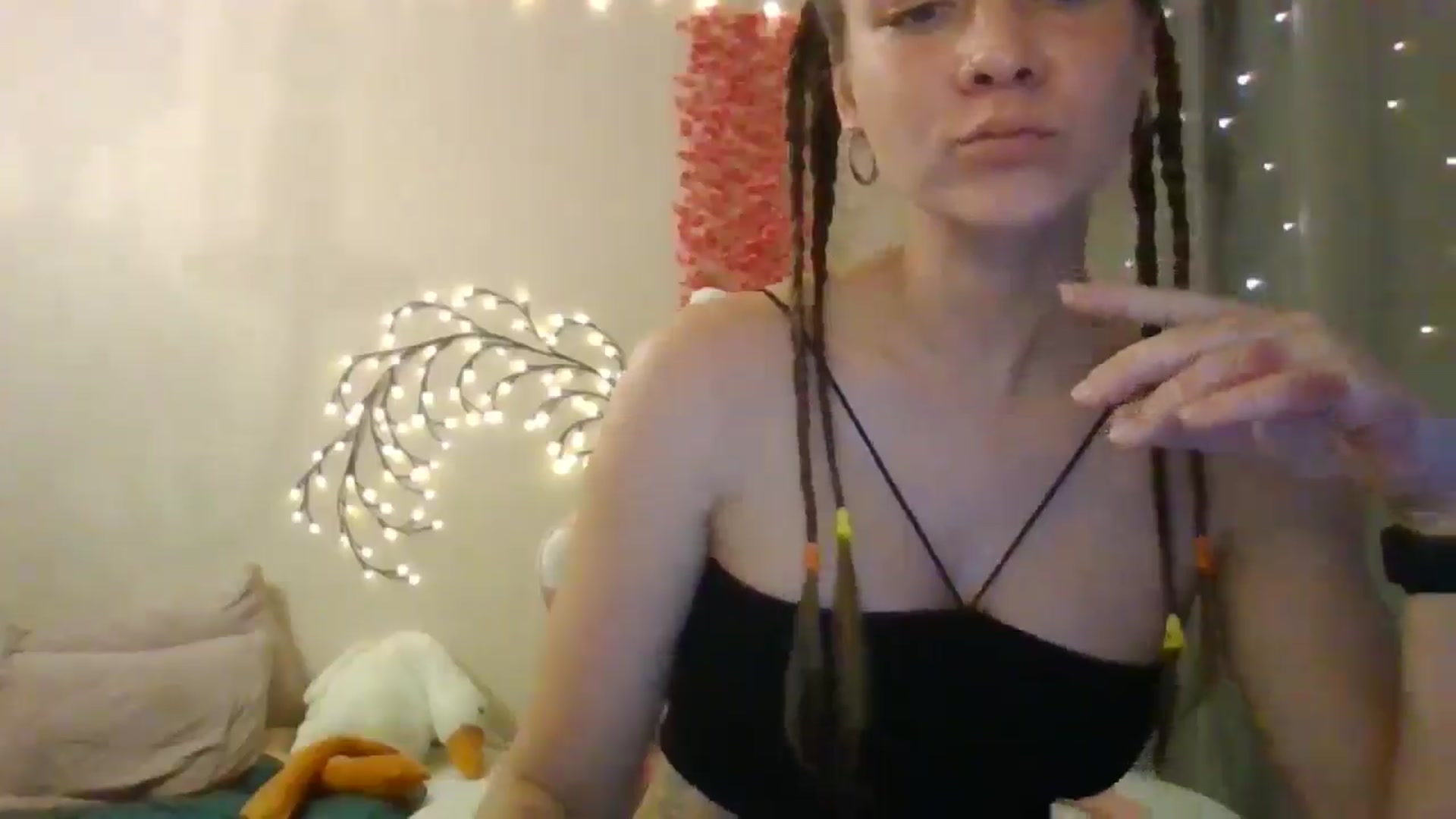 Gallery image thumbnail from Qi_ra's myfreecams stream on, 06/11/2025, 16:07 image 16 of 20