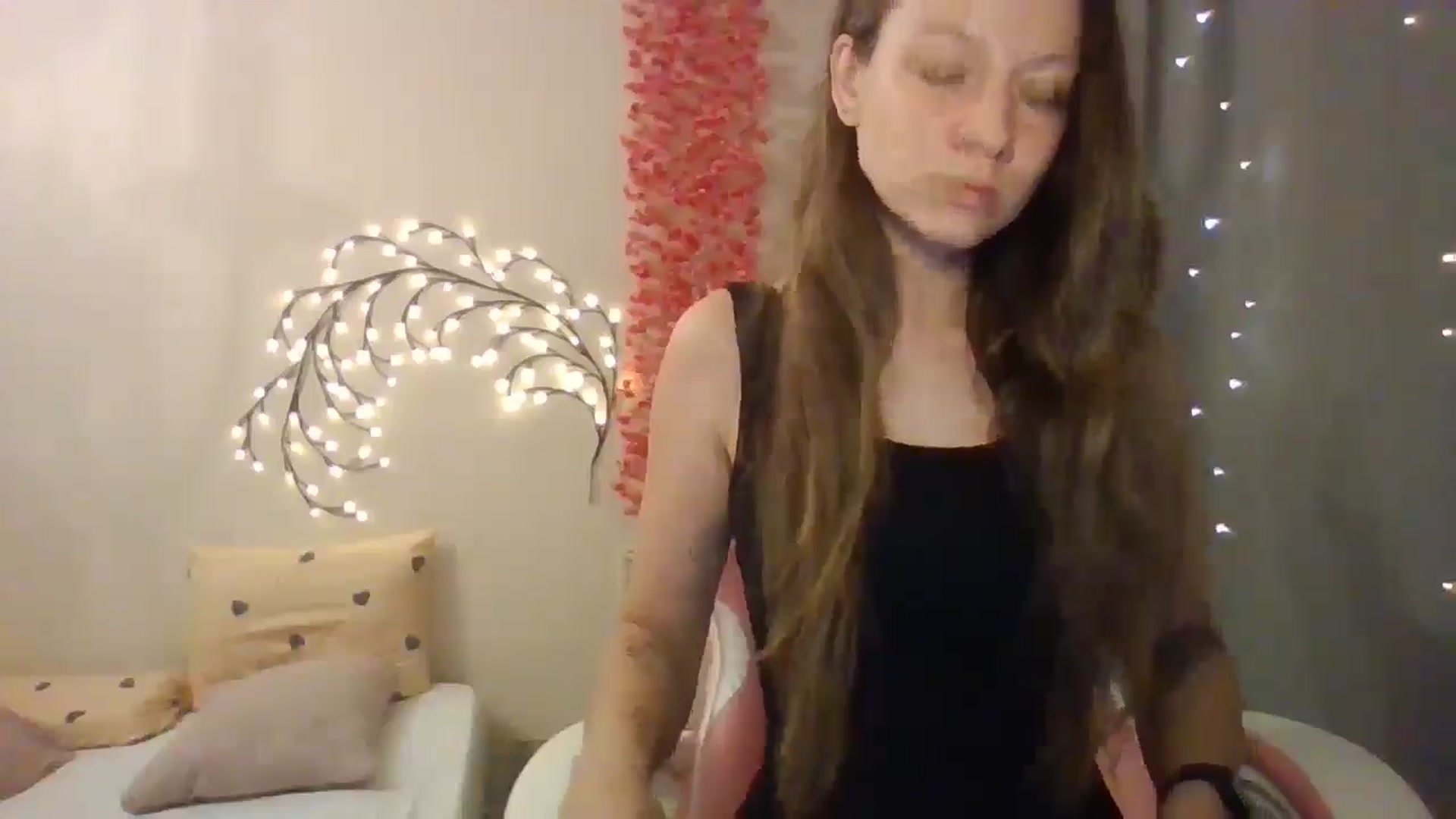 Gallery image thumbnail from Qi_ra's myfreecams stream on, 06/14/2025, 09:35 image 12 of 20