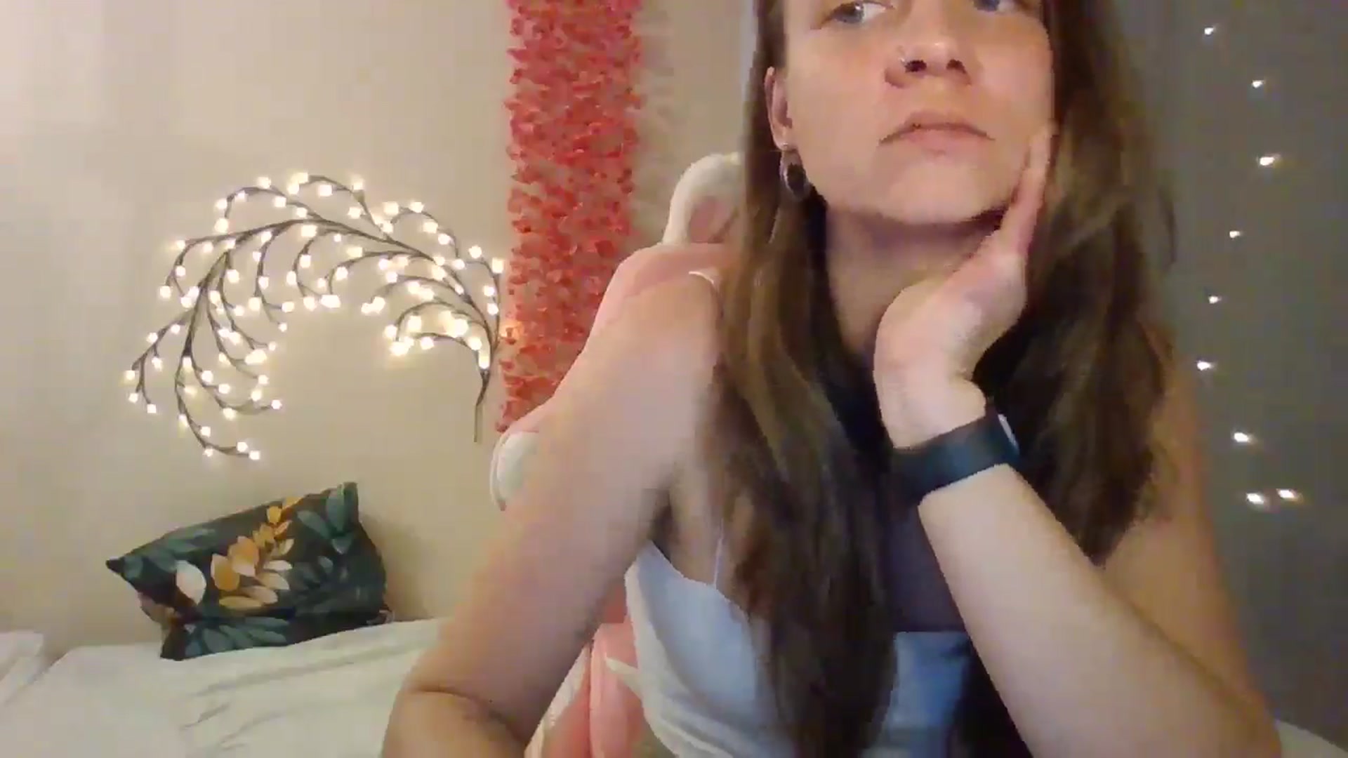 Gallery image thumbnail from Qi_ra's myfreecams stream on, 07/01/2025, 09:35 image 19 of 20