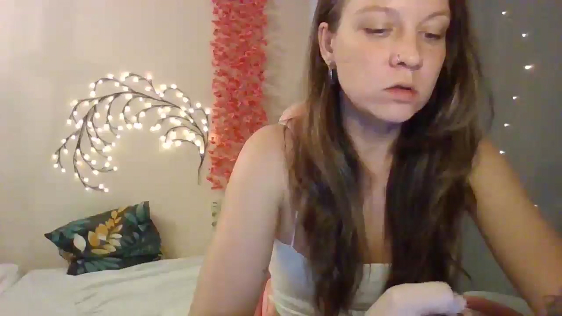 Gallery image thumbnail from Qi_ra's myfreecams stream on, 07/01/2025, 09:35 image 13 of 20